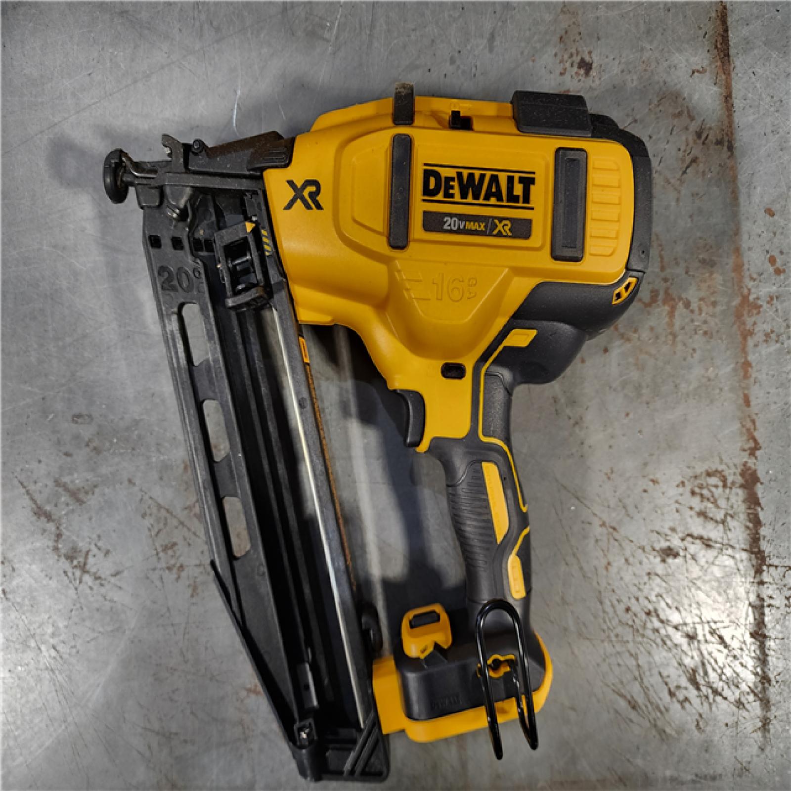 HOUSTON LOCATION - AS-IS DeWalt DCN660D1 20V 16 Gauge Cordless Angled Finish Nailer Kit W/ 2Ah Battery