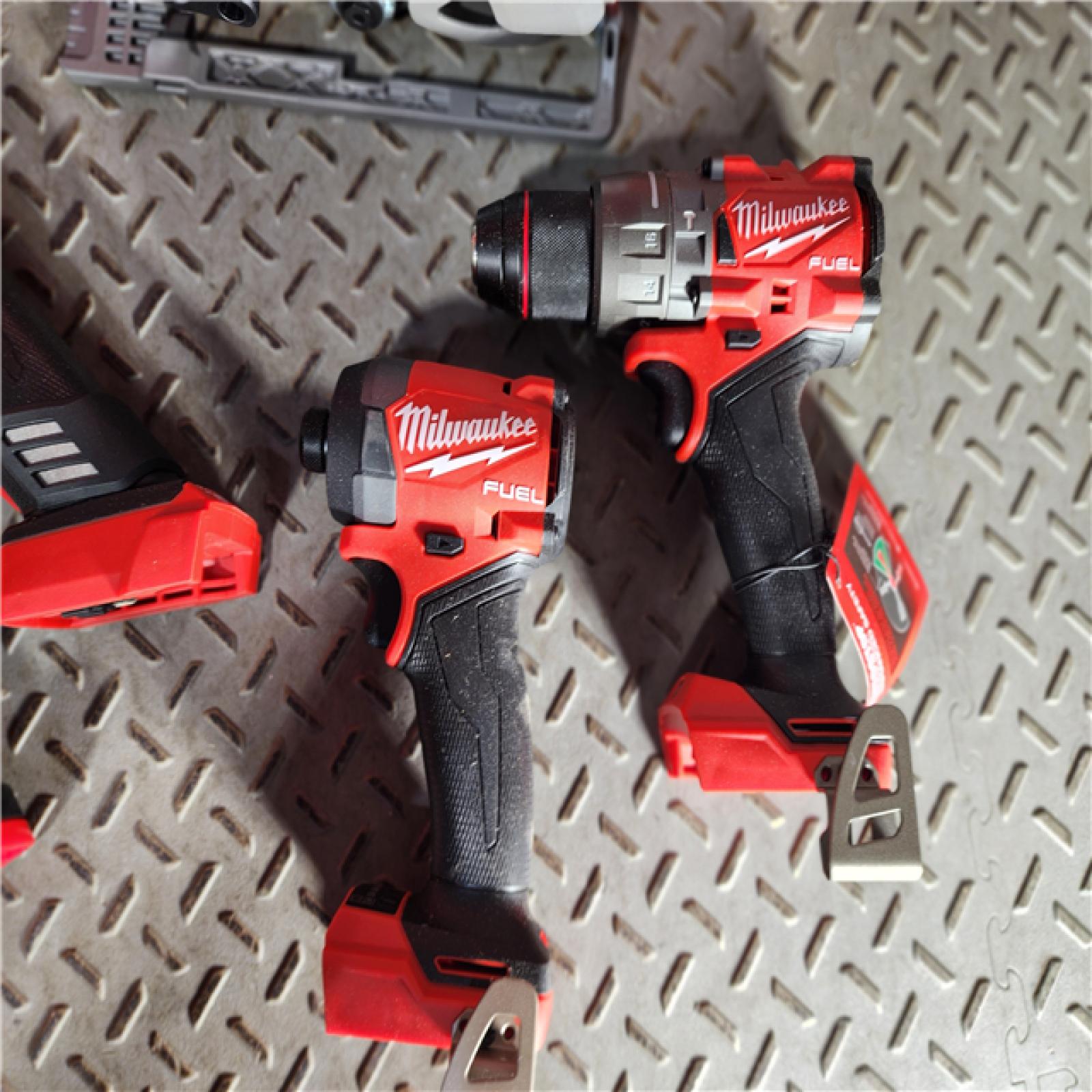 HOUSTON LOCATION - AS-IS (APPEARS LIKE NEW) M18 FUEL 5-TOOL COMBO KIT (2 BATTERIES & CHARGER)