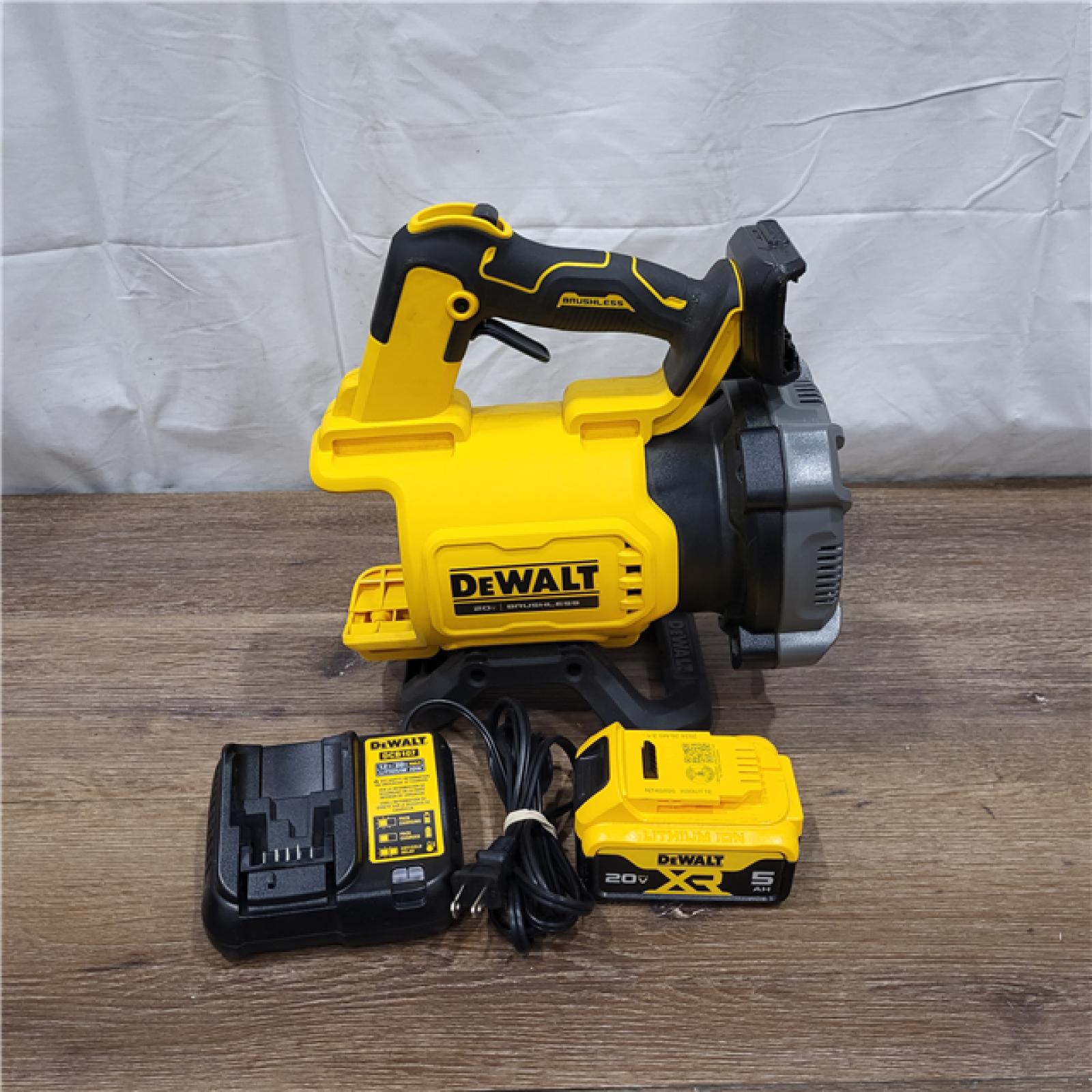 AS-IS DeWalt Brushless Cordless Battery Powered Handheld Leaf Blower KIT