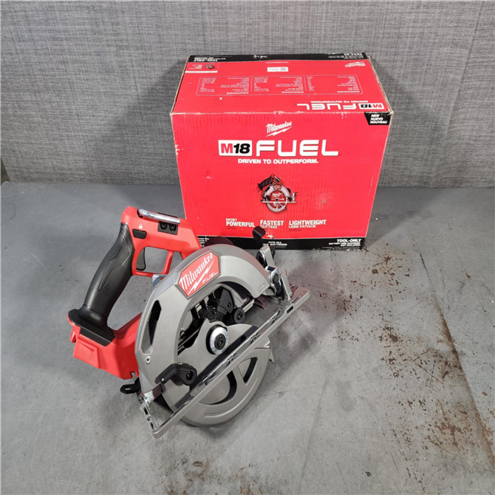 HOUSTON LOCATION - AS-IS Milwaukee M18 FUEL 18V Lithium-Ion Brushless Cordless 7-1/4 in. Circular Saw (Tool-Only)