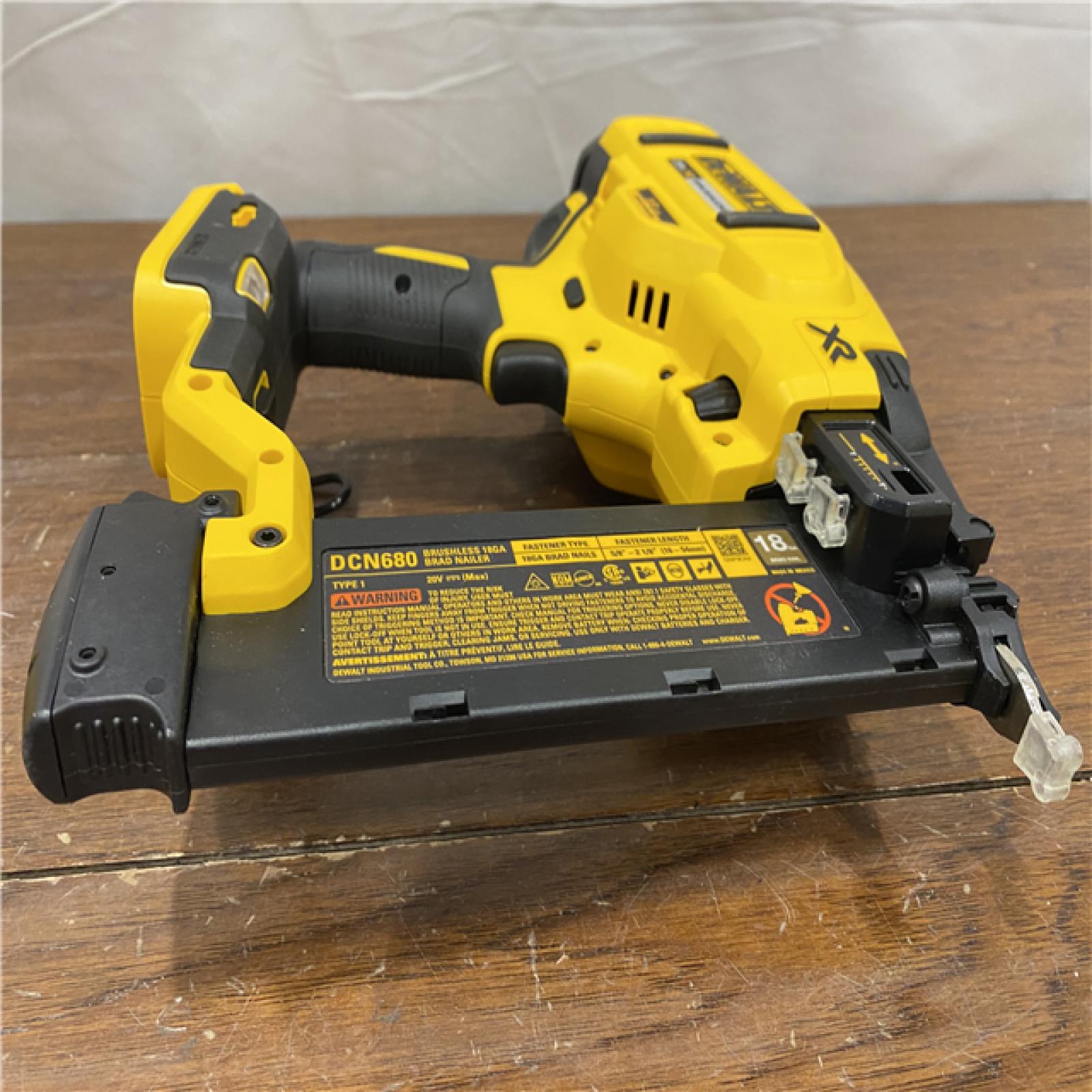 AS-ISDEWALT 20V MAX XR 18 Gauge Brad Nailer Kit