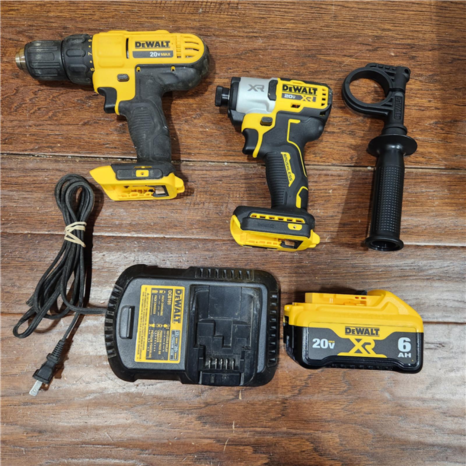 AS-IS DEWALT 20-Volt Lithium-Ion Cordless 3-Tool Combo Kit with FLEXVOLT 6 Ah Batteries and Charger (NOT INCLUDE BATTERY 9AH)