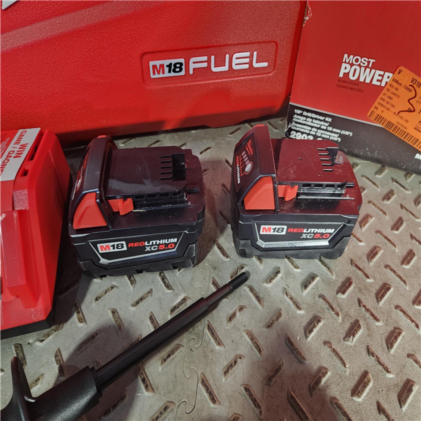 HOUSTON LOCATION - AS-IS (APPEARS LIKE NEW) Milwaukee 2903-22 18V M18 FUEL Lithium-Ion Brushless Cordless 1/2 Drill/Driver Kit 5.0 Ah