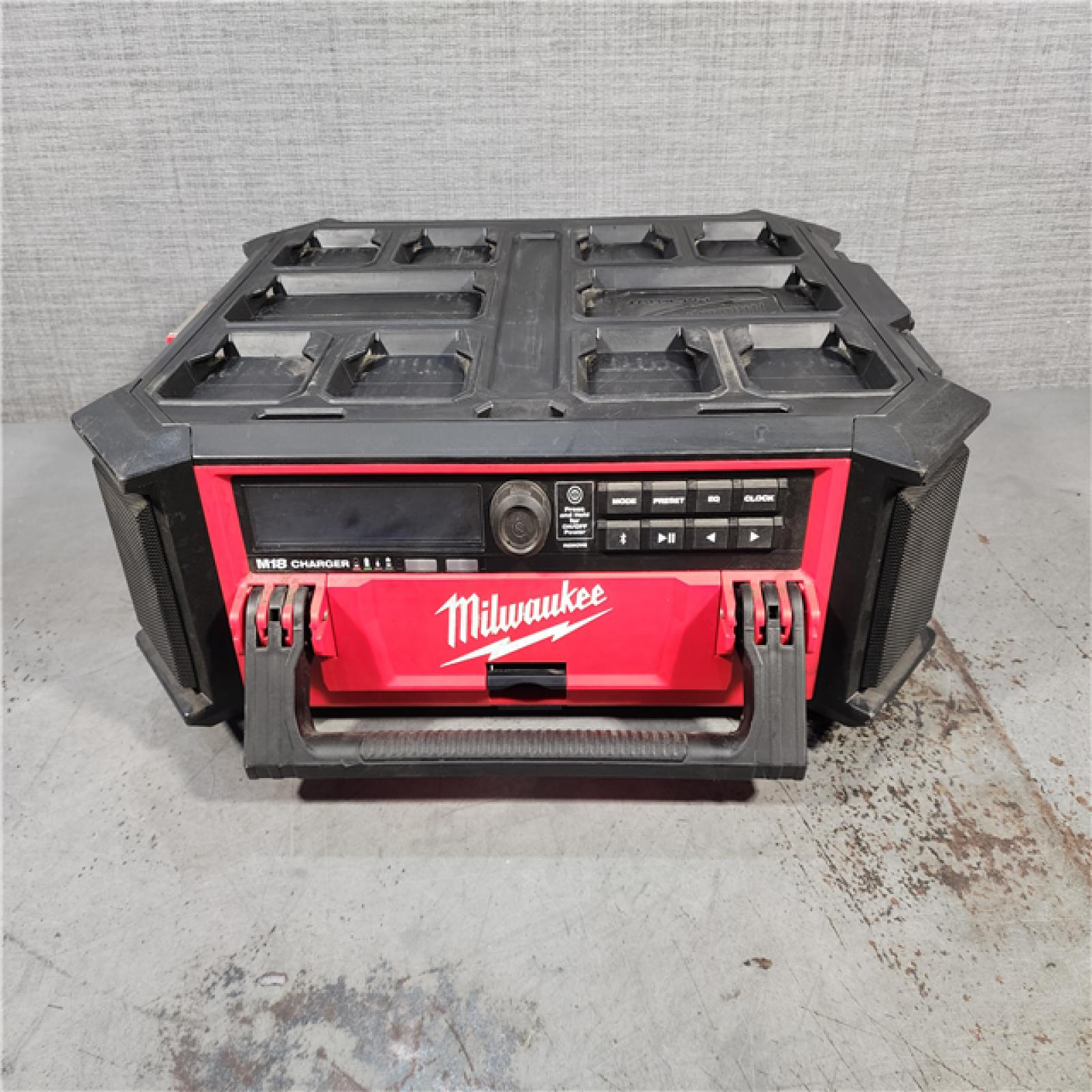 HOUSTON LOCATION - AS-IS Milwaukee 2950-20 18V M18 PACKOUT Lithium-Ion Cordless Radio + Charger (Tool Only)