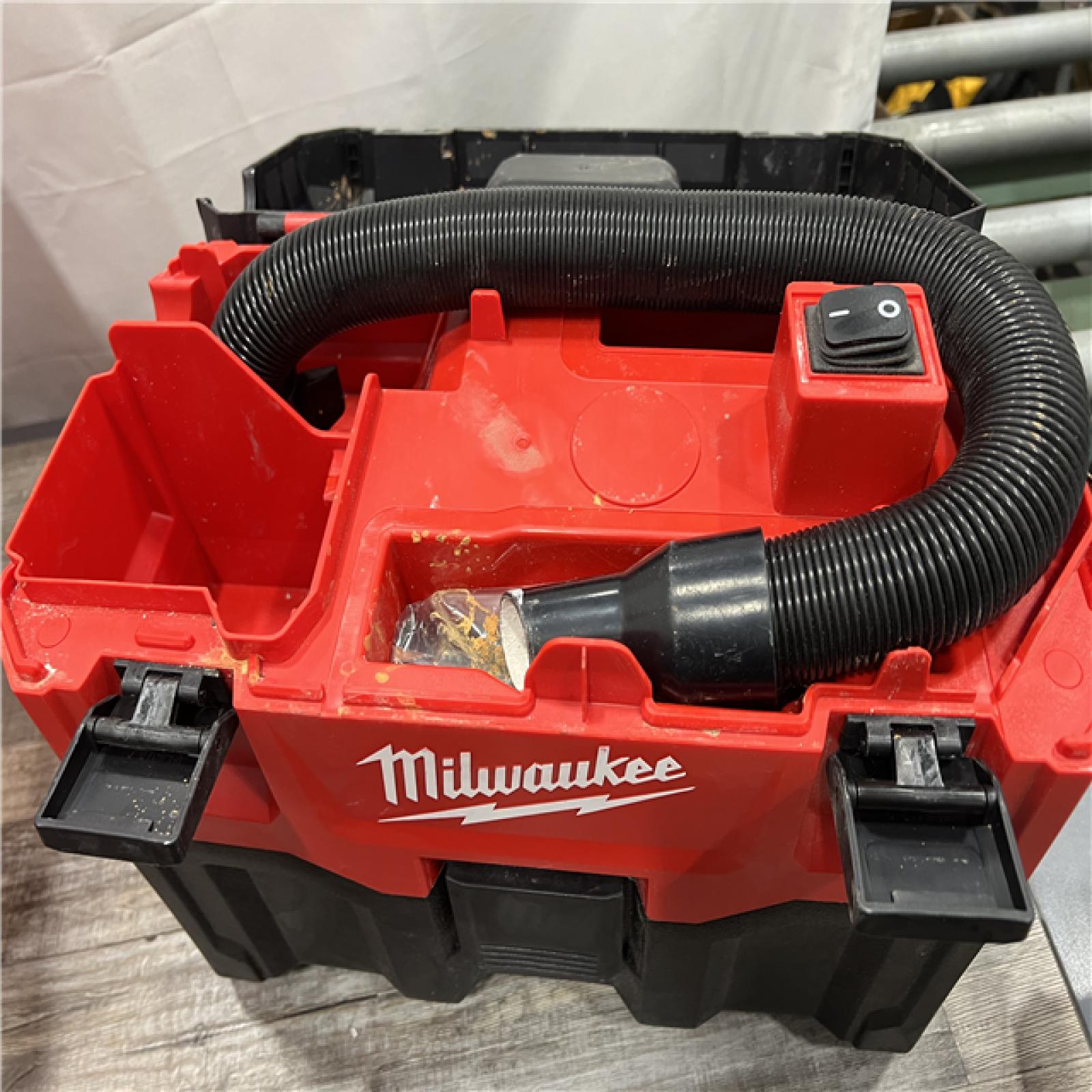 AS-IS Milwaukee M18 Vacuum 2Gal 6  Hose Access Bare Tool