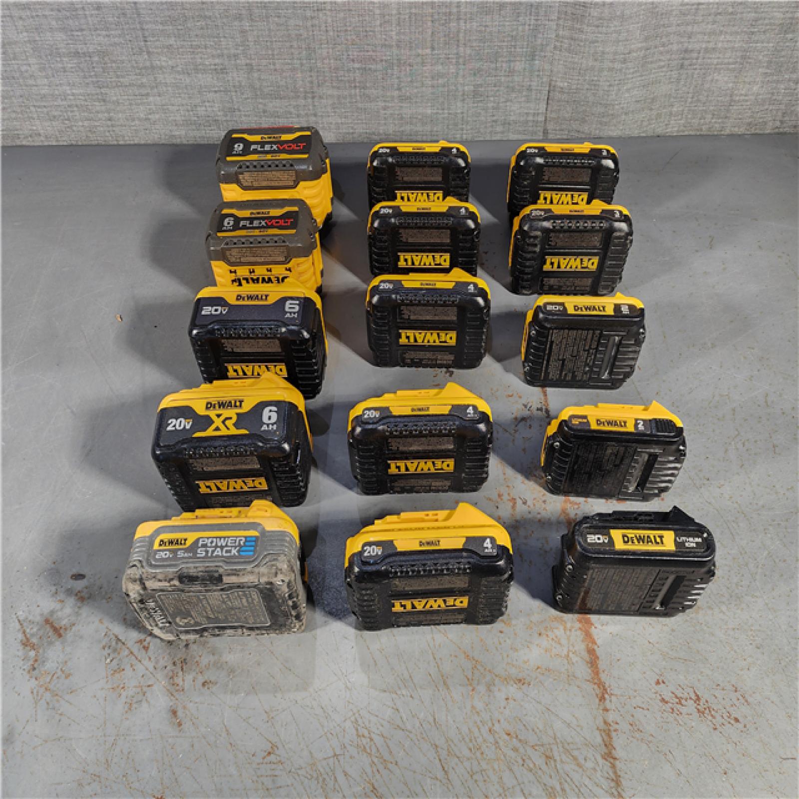 HOUSTON LOCATION - AS-IS DEWALT BATTERY PACK QTY - 15