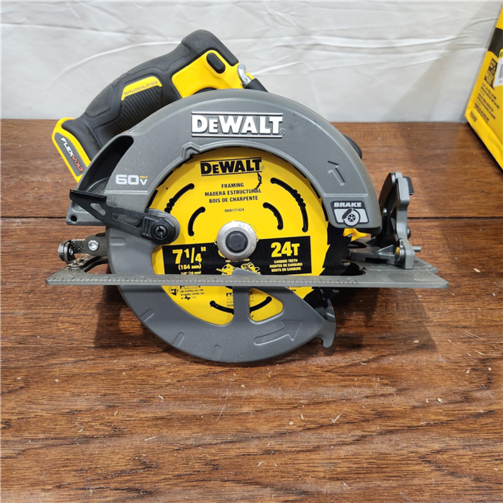 AS-IS DeWALT Flexvolt Max 7-1/4  60V Brushless Circular Saw DCS578B