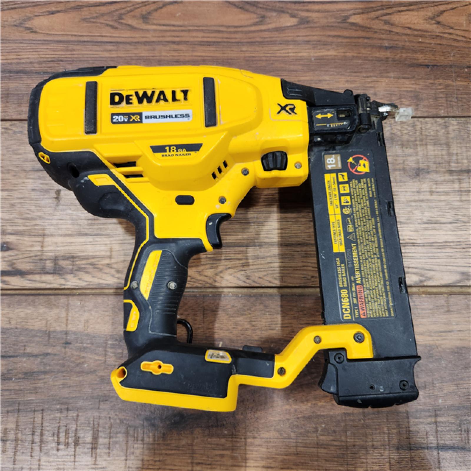 AS-IS DEWALT 20V MAX XR 18 Gauge Brad Nailer Kit