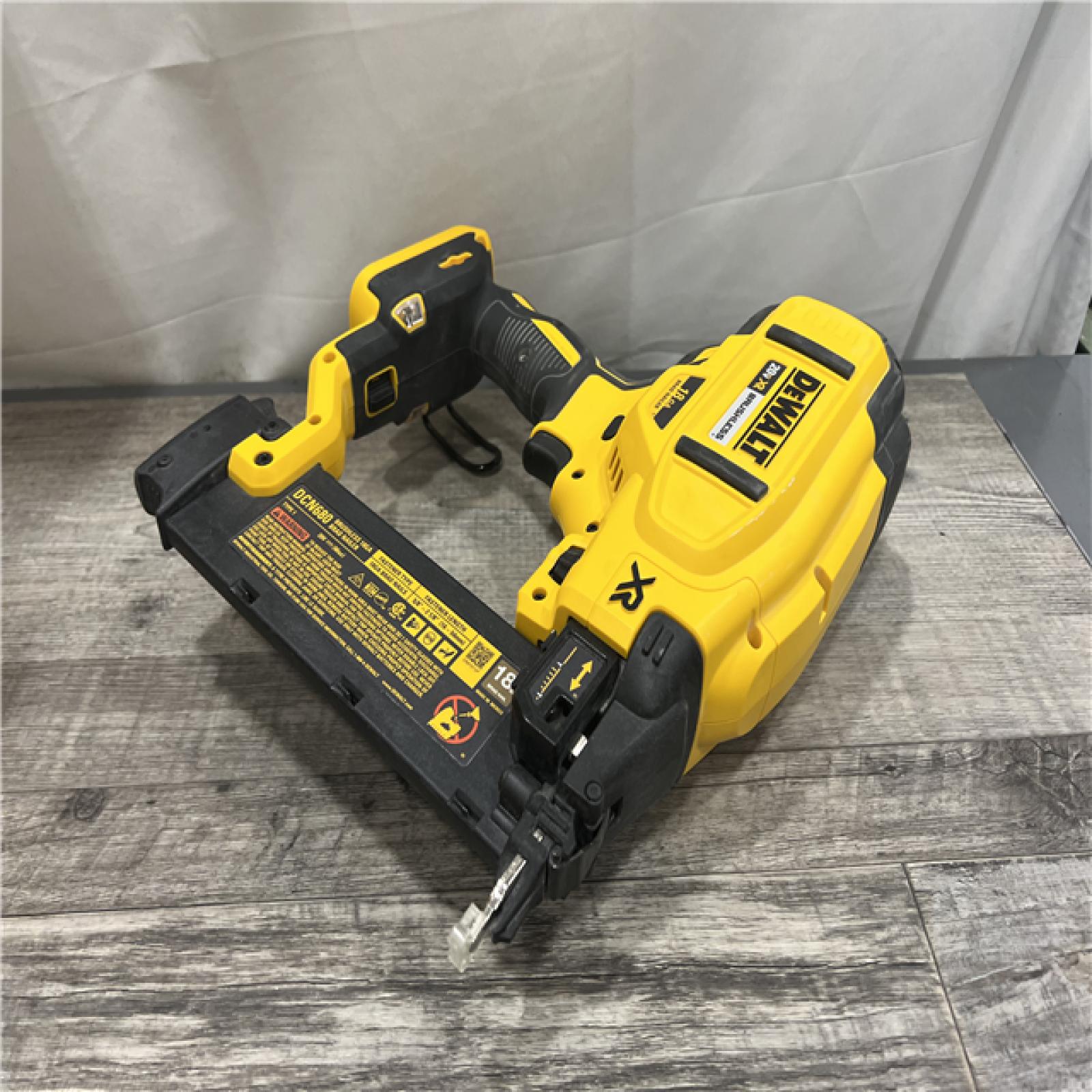 AS-IS DEWALT 20V MAX XR 18 Gauge Brad Nailer Kit