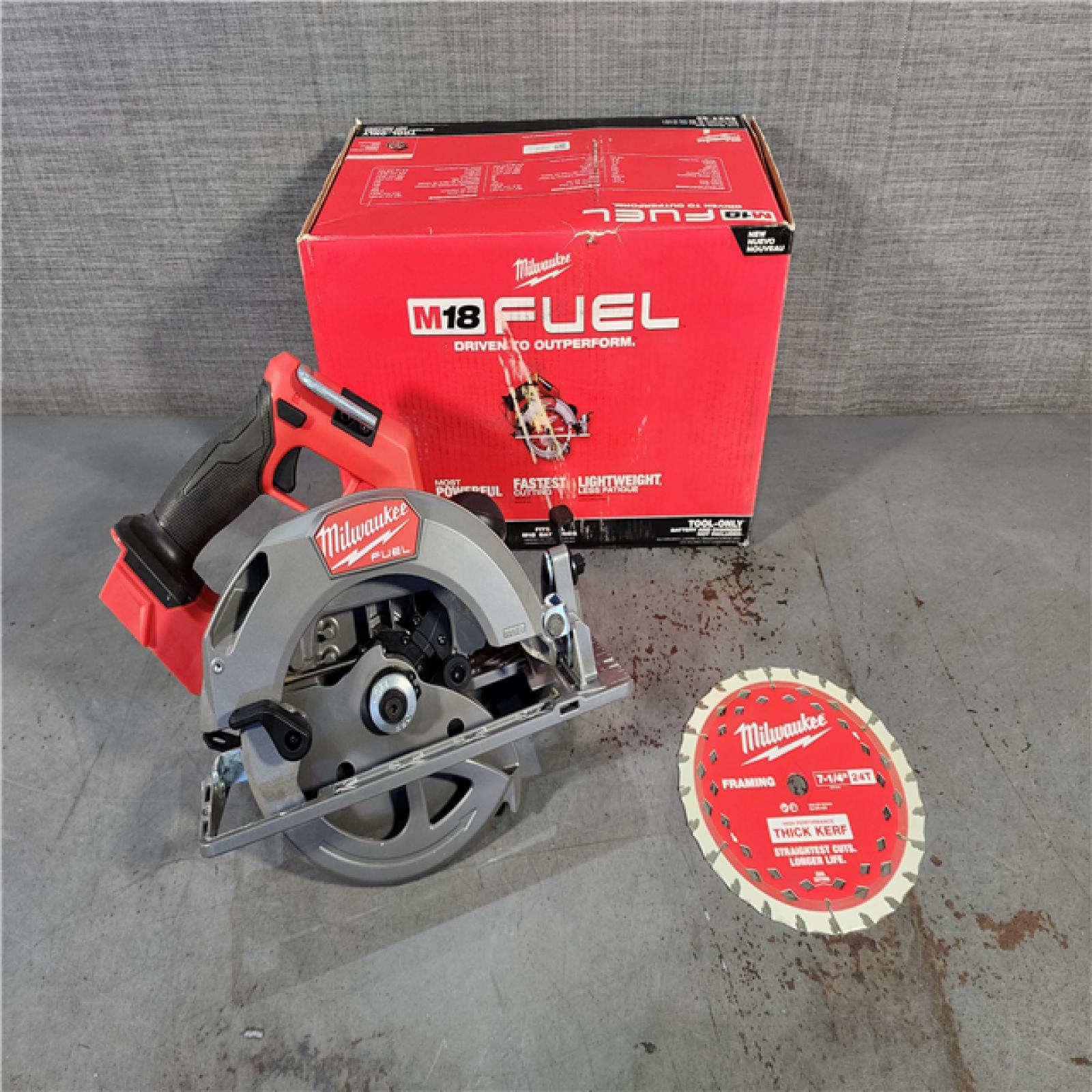 HOUSTON LOCATION - AS-IS Milwaukee M18 FUEL 18V Lithium-Ion Brushless Cordless 7-1/4 in. Circular Saw (Tool-Only)