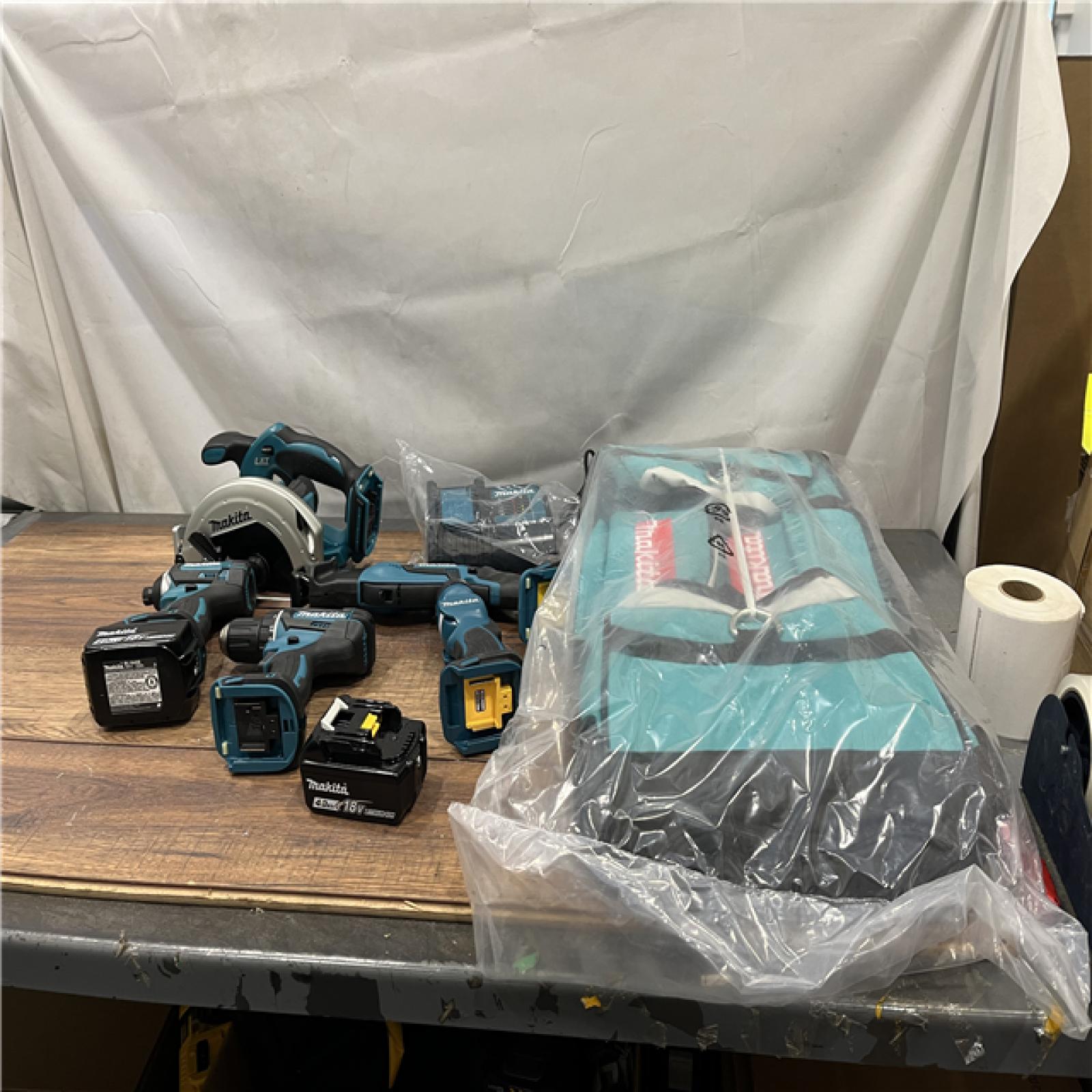 AS-IS MAKITA Cordless Tool Combination Kit: 18V MPN:XT510SM ( ONLY 1 BATTERY )