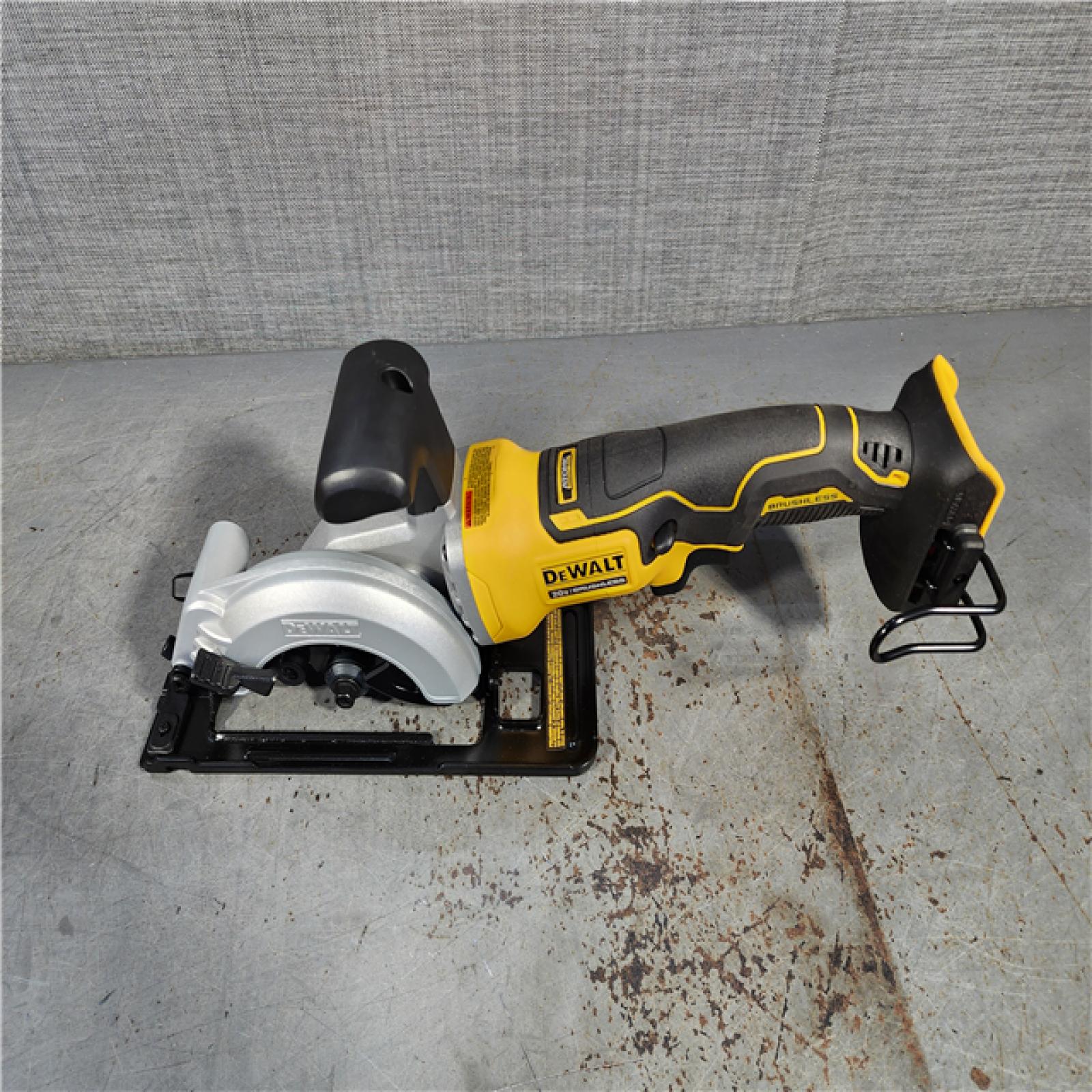 HOUSTON LOCATION - AS-IS DEWALT ATOMIC 20V MAX Cordless Brushless 4-1/2 in. Circular Saw (Tool Only)