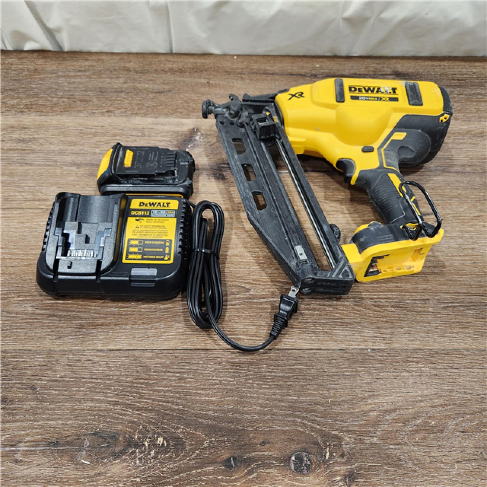 AS-IS DeWalt DCN660D1 20V 16 Gauge Cordless Angled Finish Nailer Kit W/ 2Ah Battery