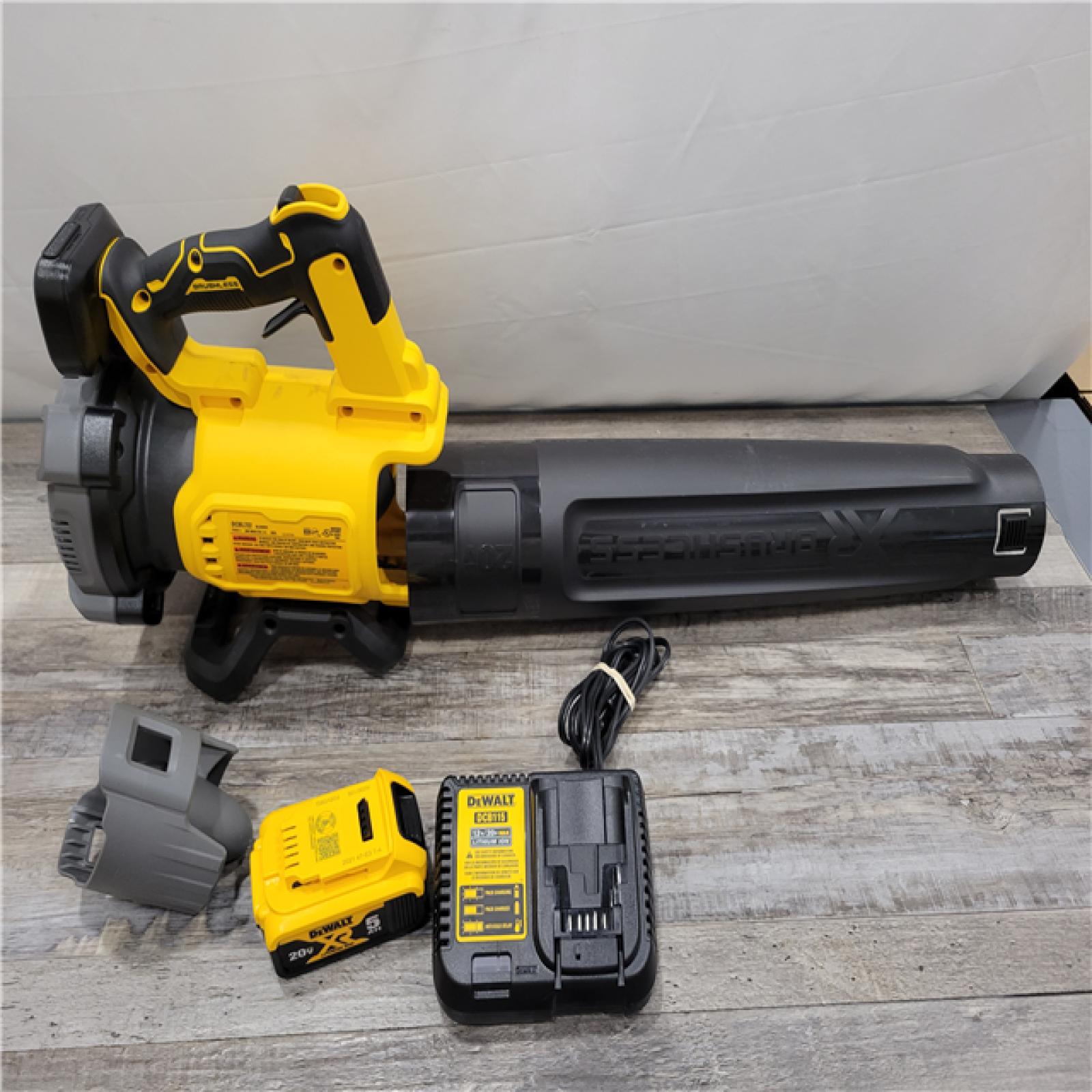 AS-IS DEWALT 20V MAX Brushless Cordless Handheld Axial Leaf Blower Kit