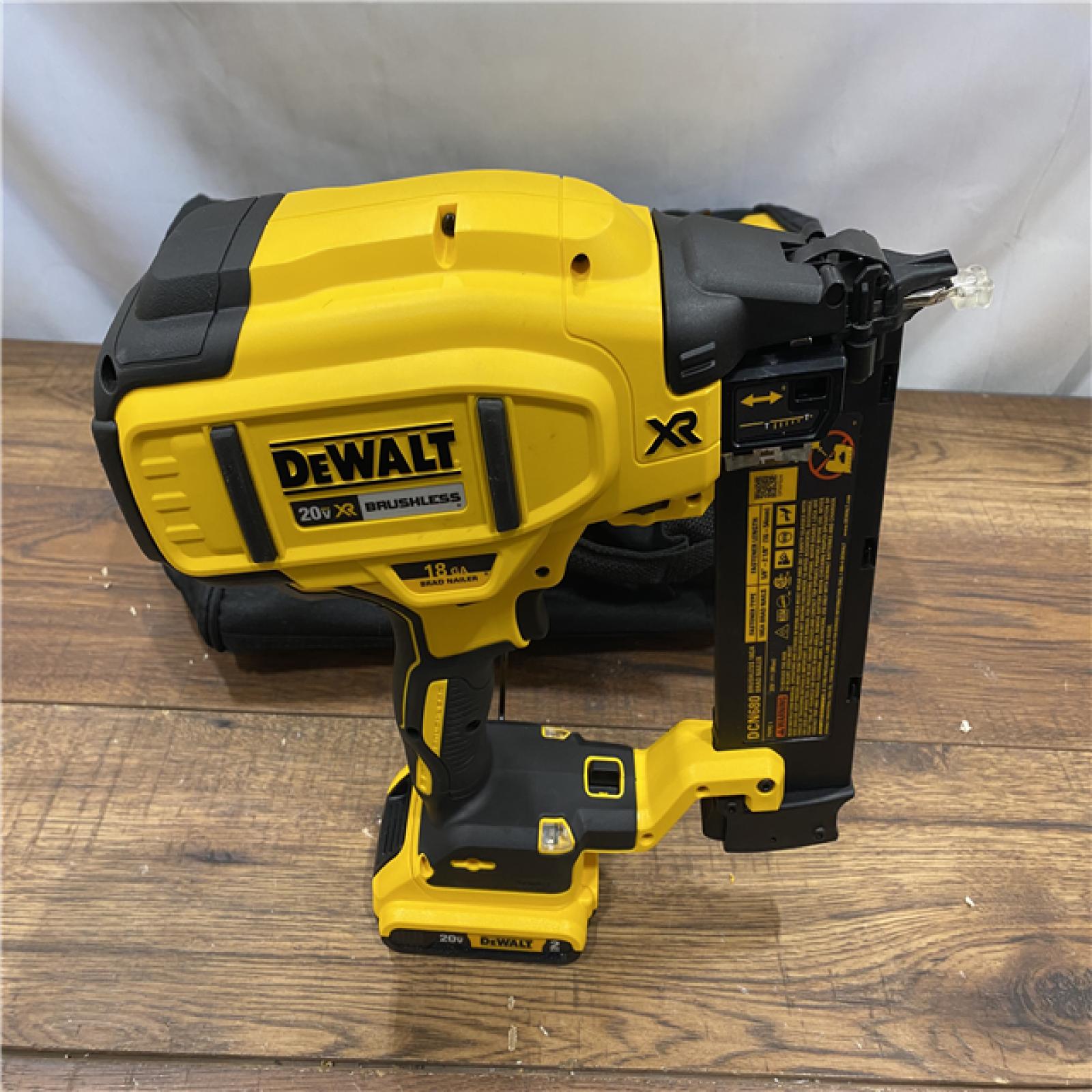 AS IS DEWALT 20V MAX XR 18 Gauge Brad Nailer Kit