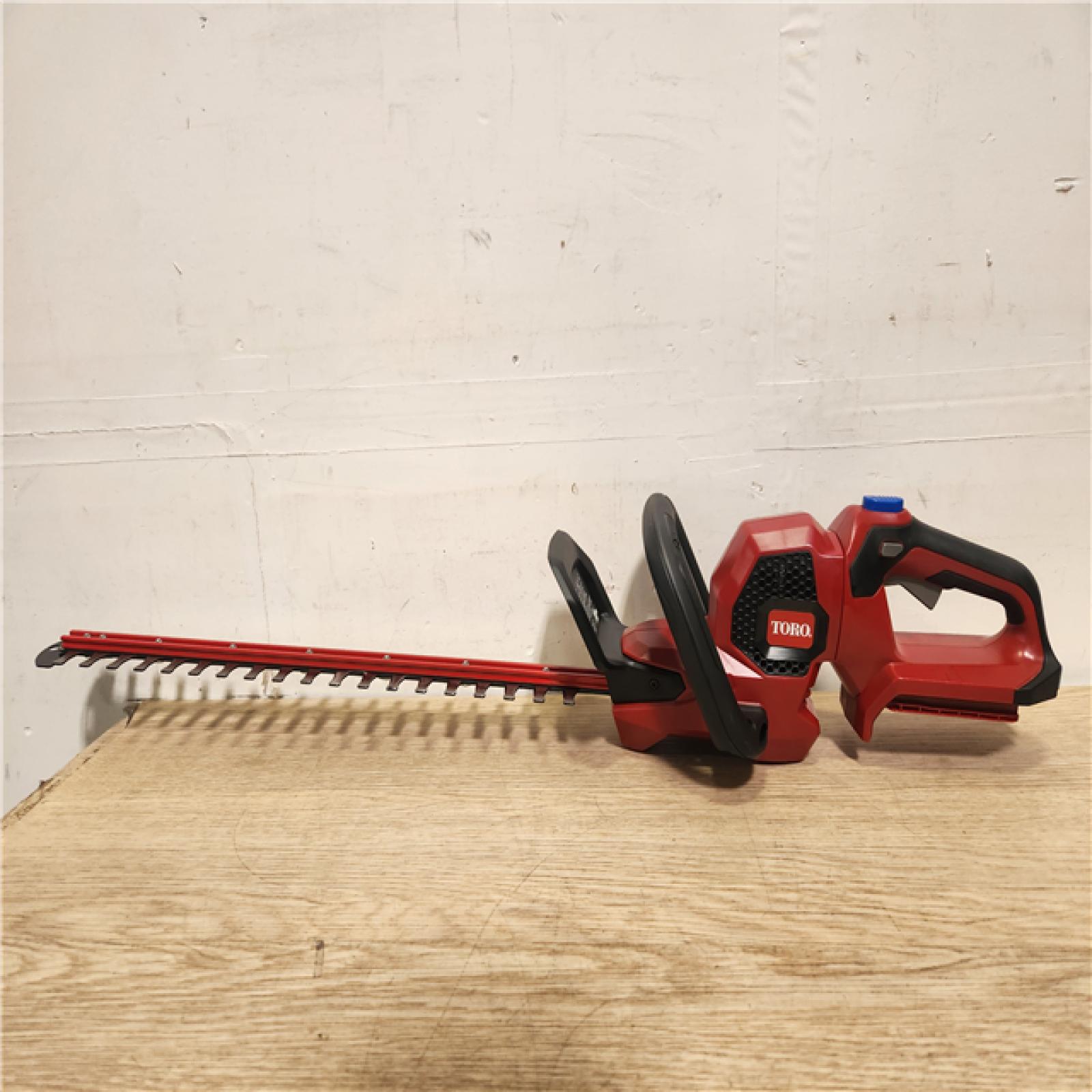 Phoenix Location NEW Toro 60V MAX* 24 in. (60.96 cm) Hedge Trimmer with 2.5Ah Battery