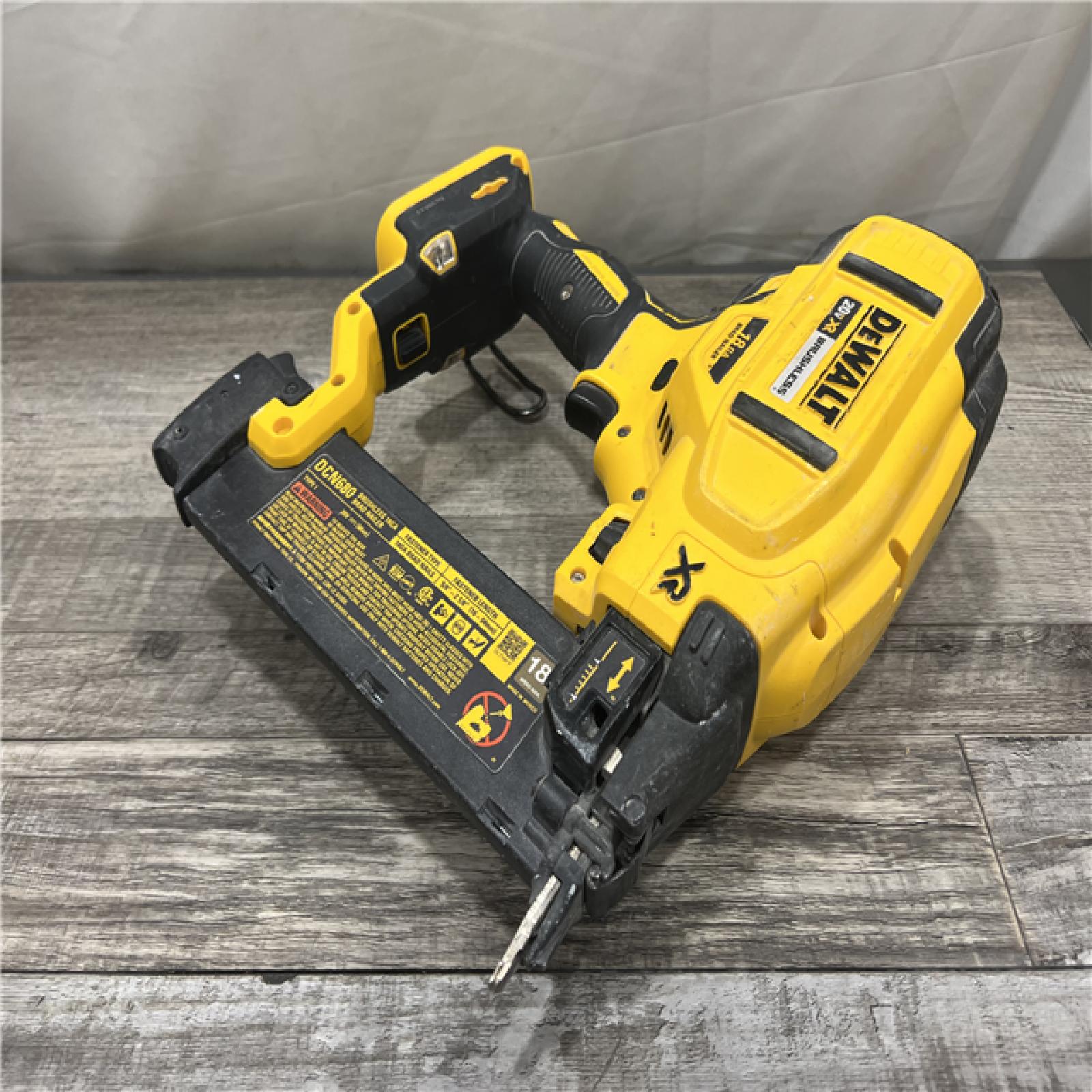 AS-IS DEWALT 20V MAX XR 18 Gauge Brad Nailer Kit