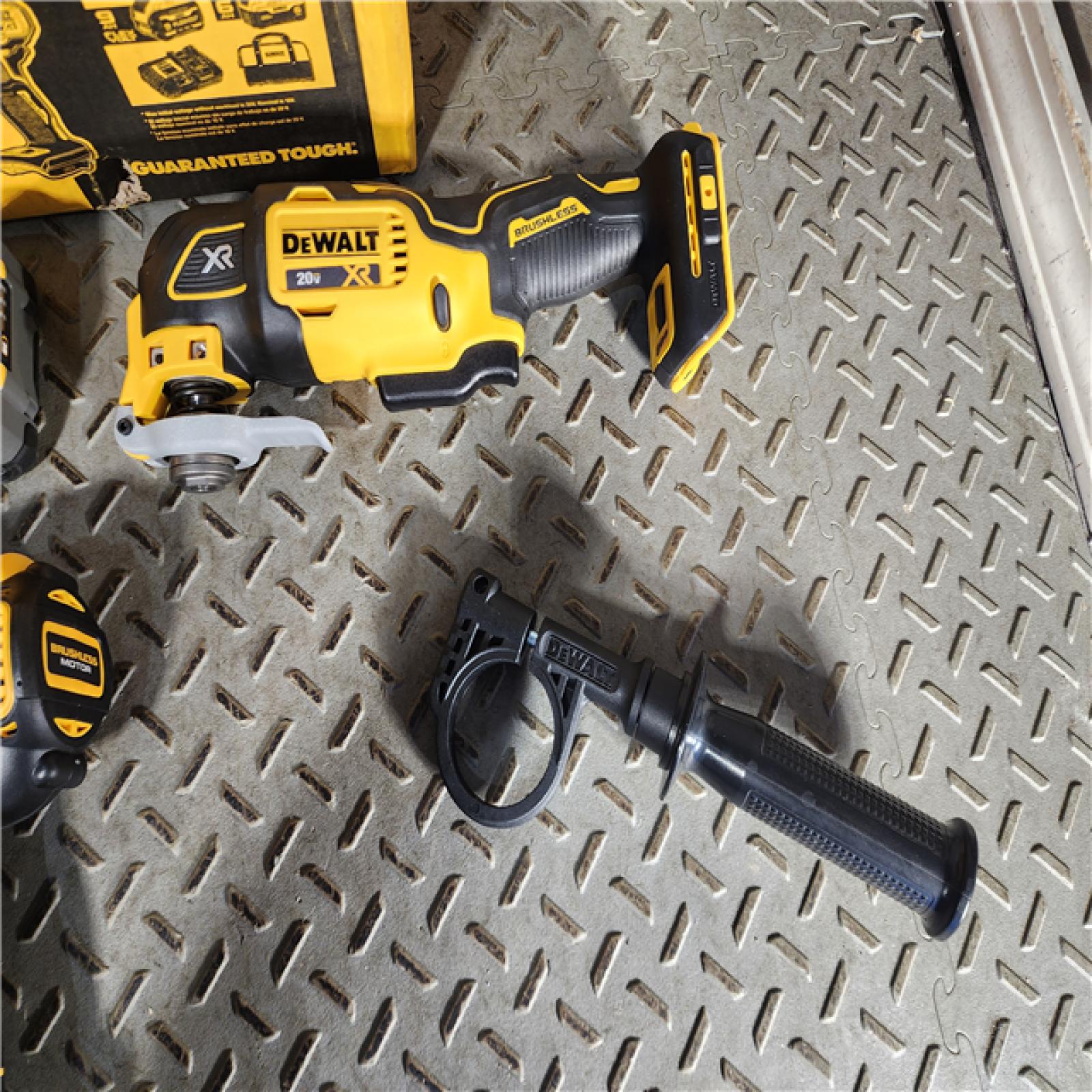 HOUSTON LOCATION - AS-IS (APPEARS LIKE NEW) DEWALT 20-Volt Lithium-Ion Cordless 3-Tool Combo Kit with FLEXVOLT 9 Ah and 20V 8 Ah Batteries and Charger