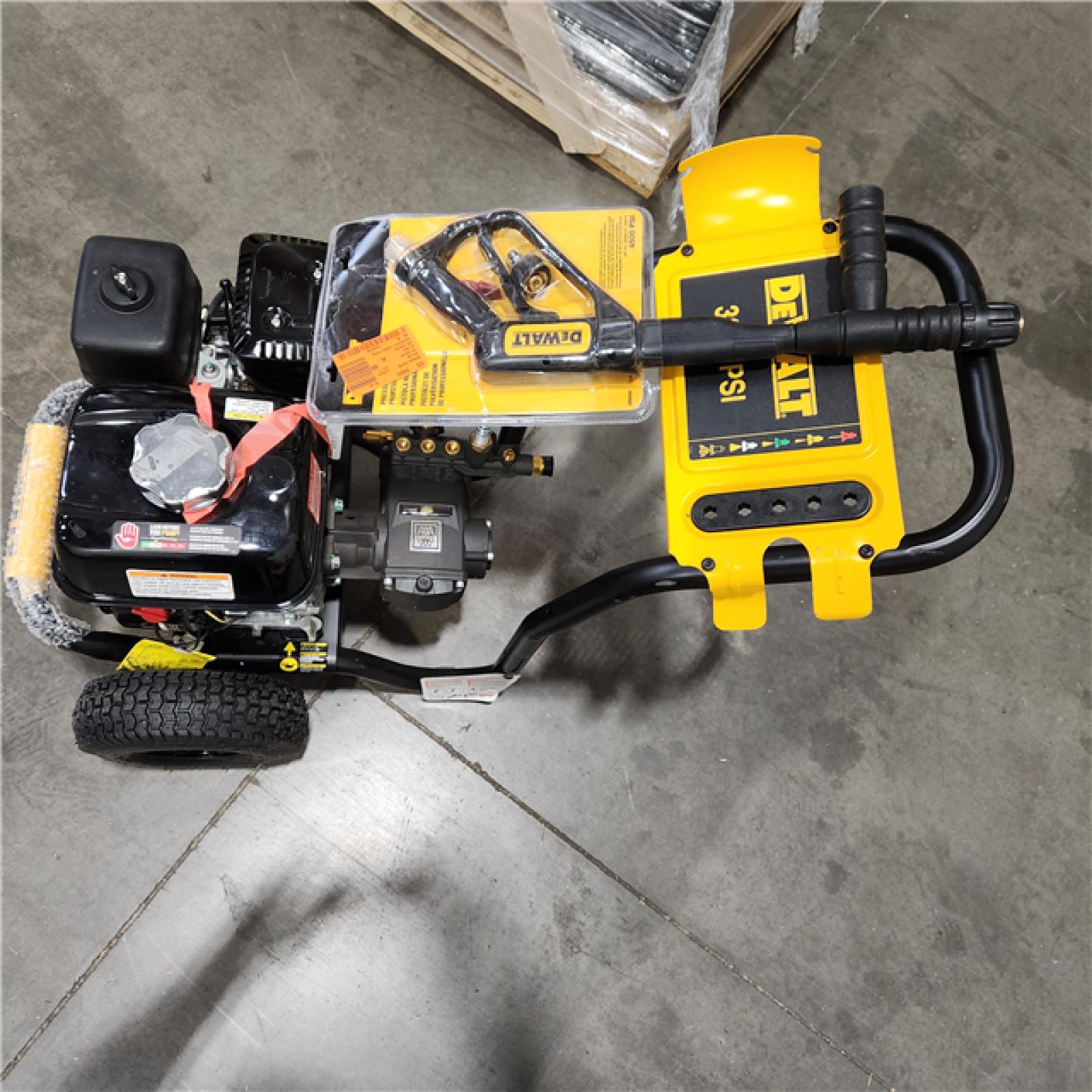 DALLAS LOCATION - AS-IS DEWALT 3600 PSI 2.5 GPM Gas Cold Water Professional Pressure Washer with HONDA GX200 Engine