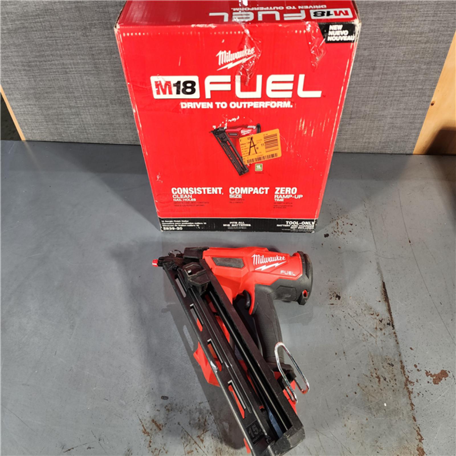 HOUSTON LOCATION - AS-IS Milwaukee 2839-20 M18 FUEL 15 Ga. 18 Volt Brushless Angled Finish Nailer (TOOL ONLY)