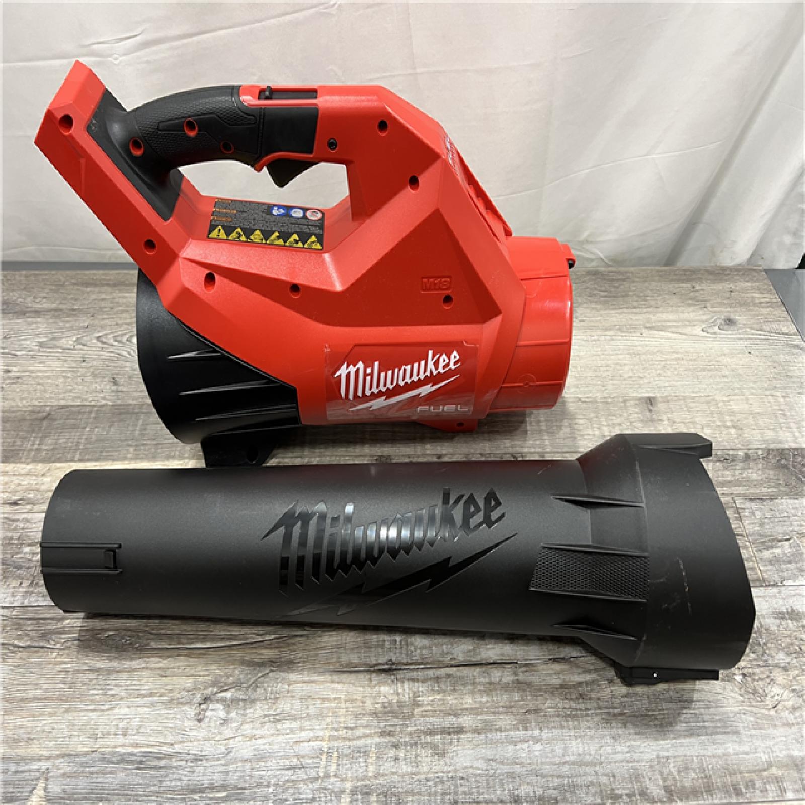 AS-IS MILWAUKEE Battery-Powered Handheld Leaf Blower Kit