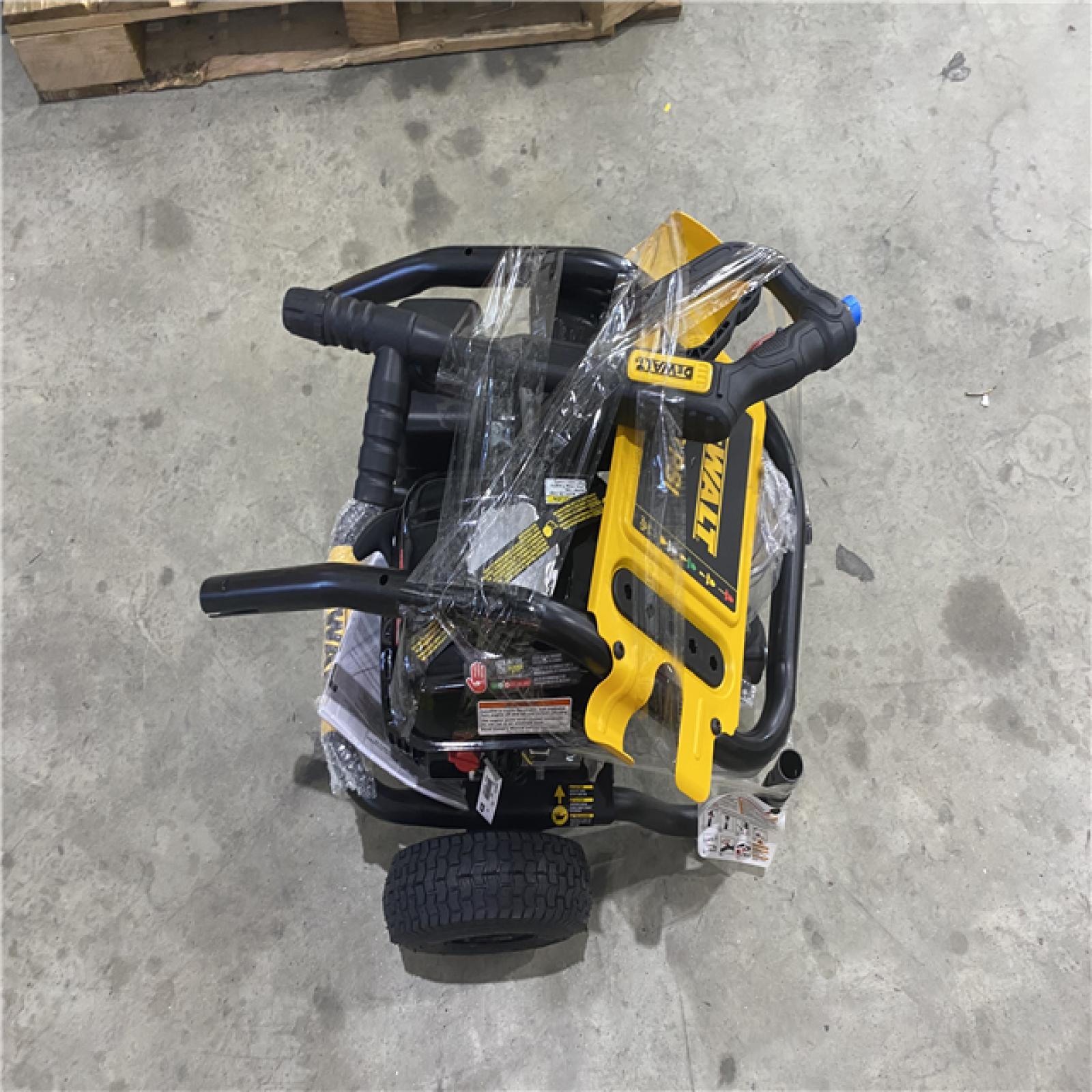 Houston location AS-IS DEWALT 3600 PSI 2.5 GPM Gas Cold Water Professional Pressure Washer with HONDA GX200 Engine