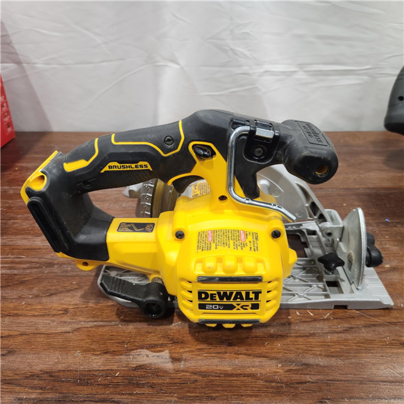 AS-IS DeWALT DCS565B 20V Max Brushless 6.5   Cordless Circular Saw