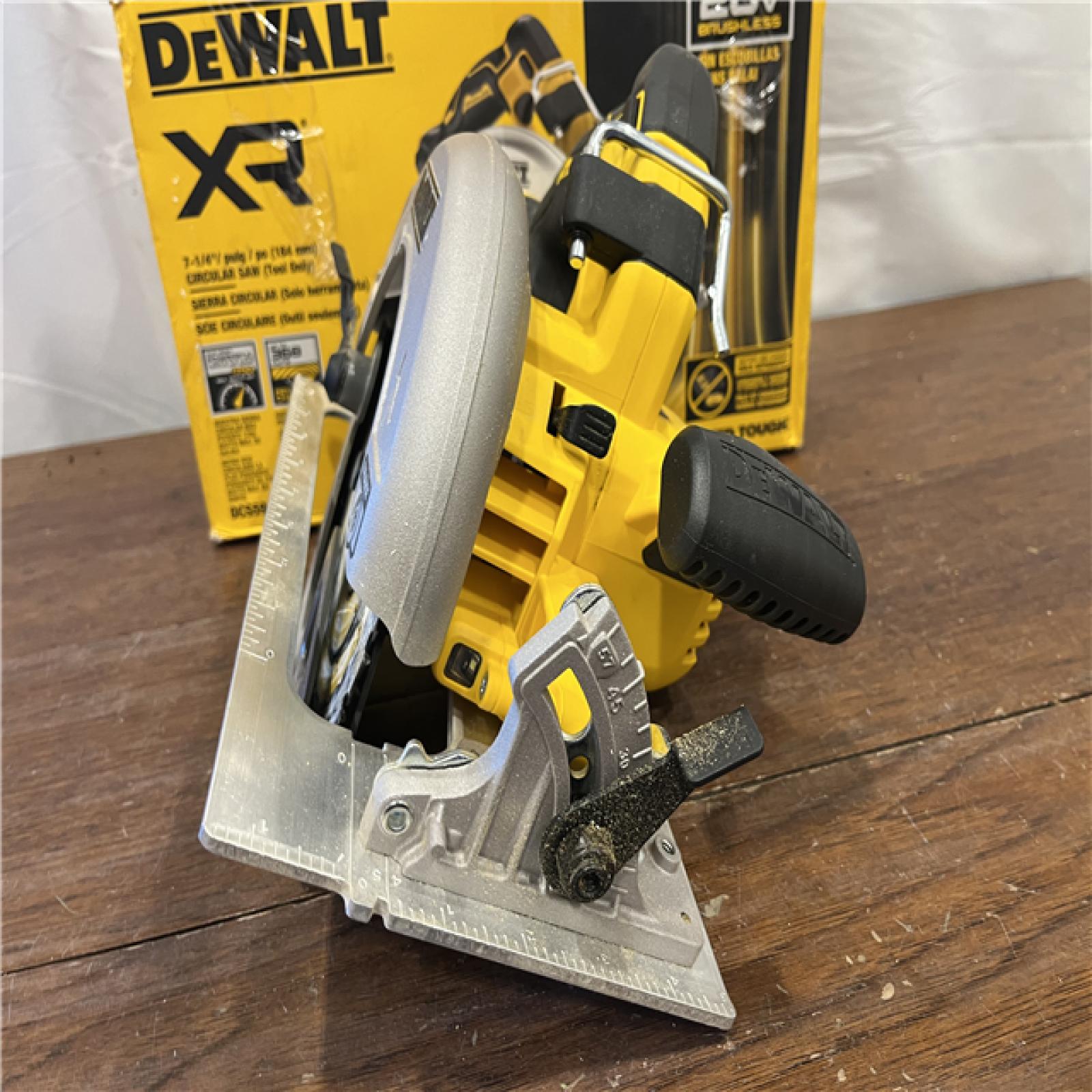 AS-ISDEWALT 20-Volt MAX 7-1/4 in. Cordless Circular Saw (Tool Only)