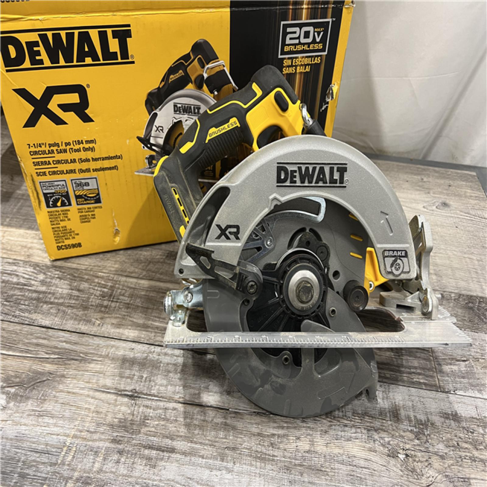 AS-IS DEWALT 20-Volt MAX 7-1/4 in. Cordless Circular Saw (Tool Only)