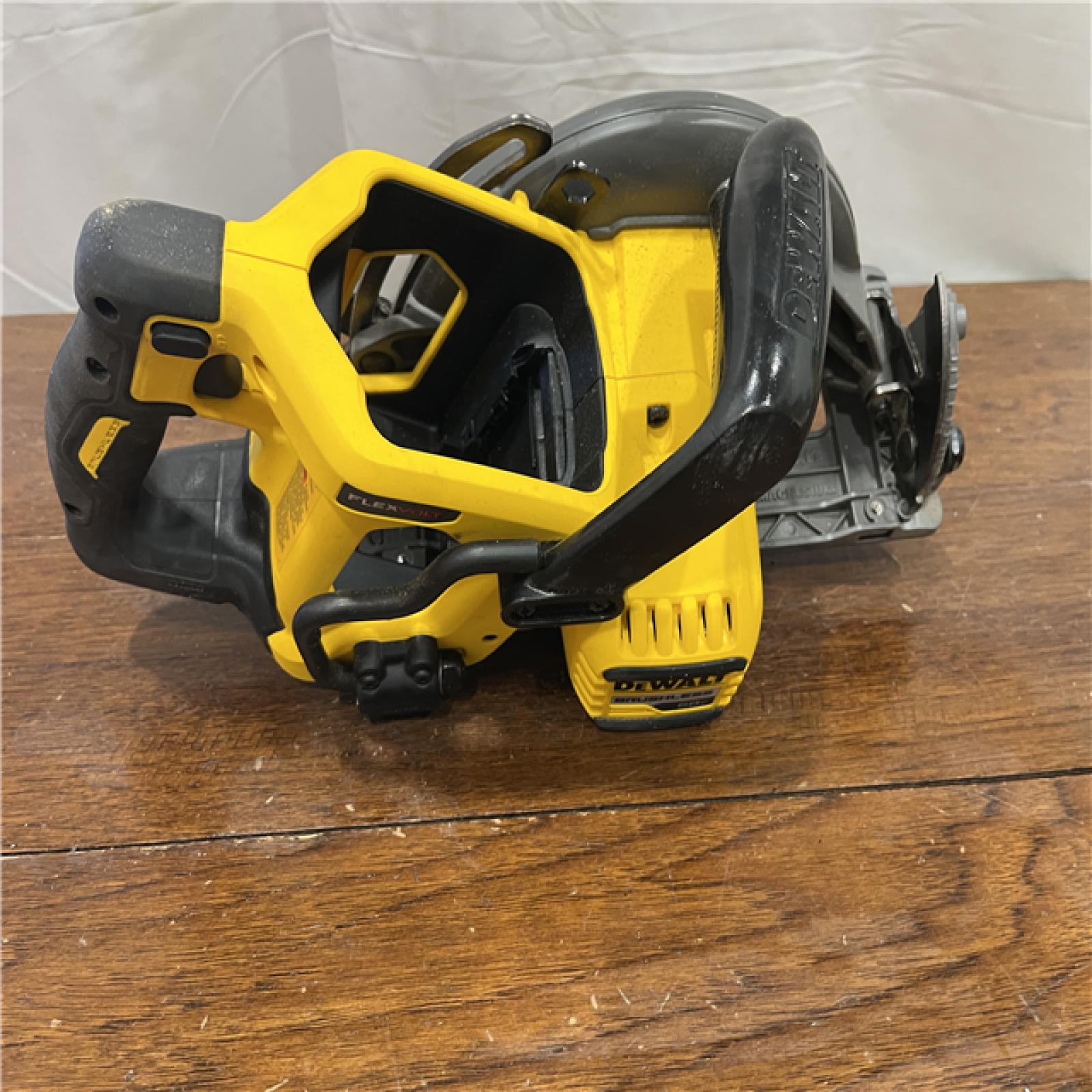 AS-ISDEWALT FLEXVOLT 60V MAX Cordless Brushless 7-1/4 in. Wormdrive Style Circular Saw (Tool Only)