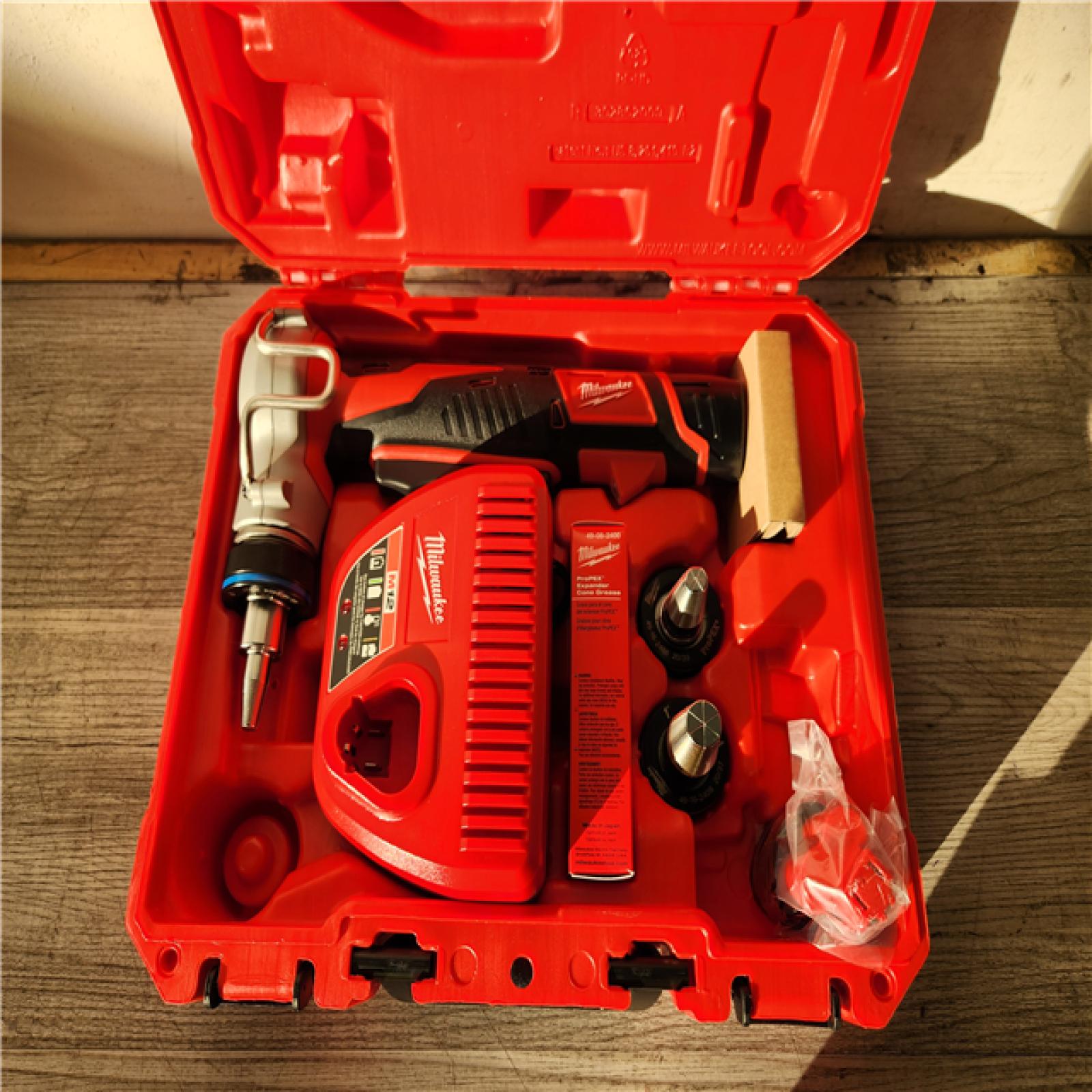 Phoenix Location Milwaukee M12 12-Volt Lithium-Ion Cordless ProPEX Expansion Tool Kit with (2) 1.5Ah Batteries, (3) Expansion Heads and Hard Case