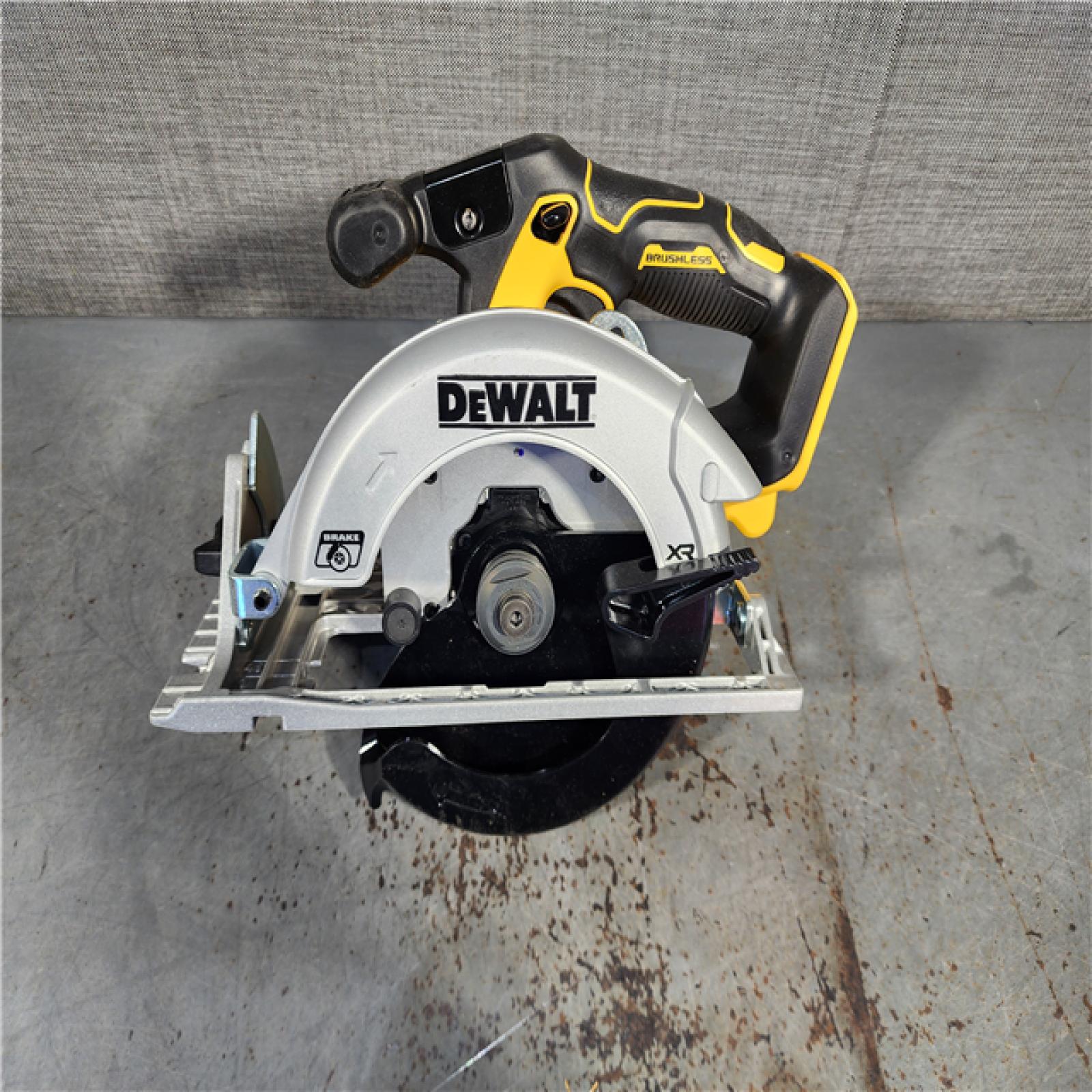 HOUSTON LOCATION - AS-IS DeWALT DCS565B 20V Max Brushless 6.5   Cordless Circular Saw