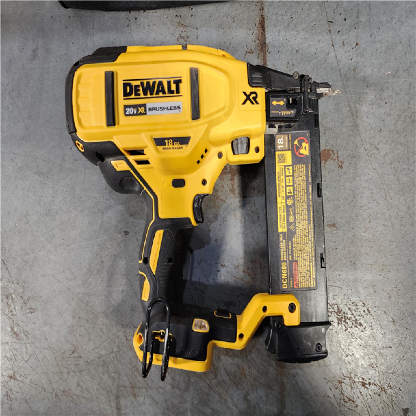 HOUSTON LOCATION - AS-IS DEWALT 20V MAX XR 18 Gauge Brad Nailer Kit