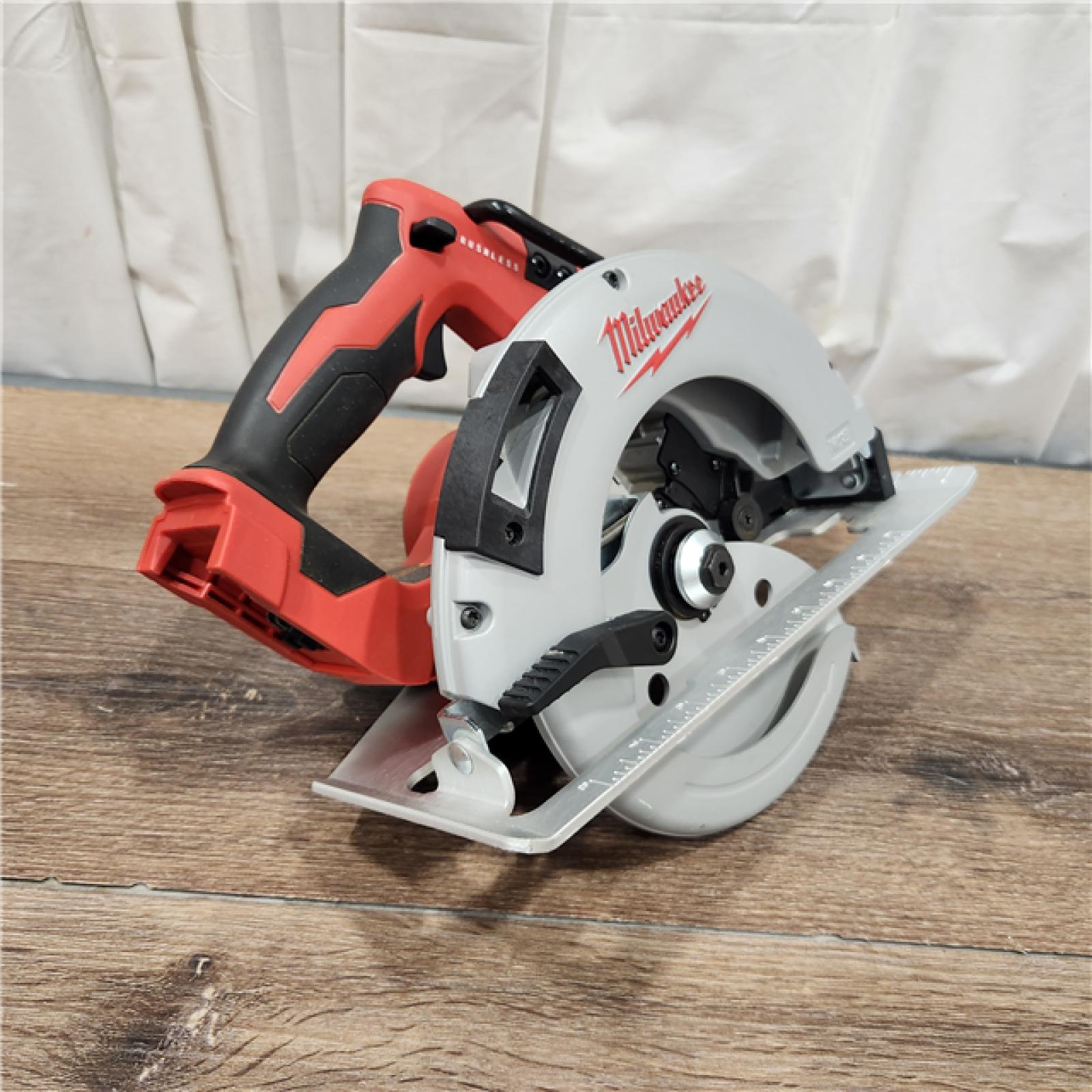 AS-IS Milwaukee M18 7-1/4  18V Brushless Circular Saw 2631-20 (Bare Tool)