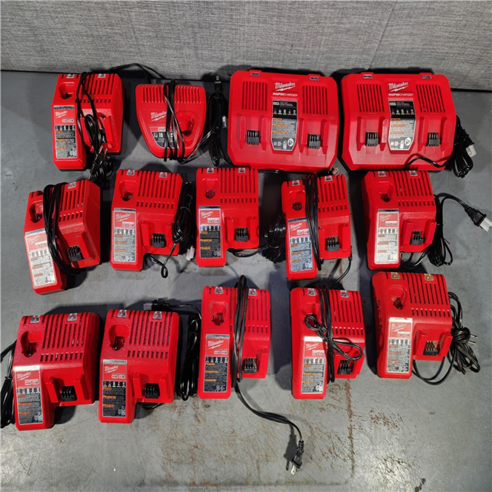 HOUSTON LOCATION - AS-IS MILWAUKEE BATTERY CHARGER PACK QTY - 14