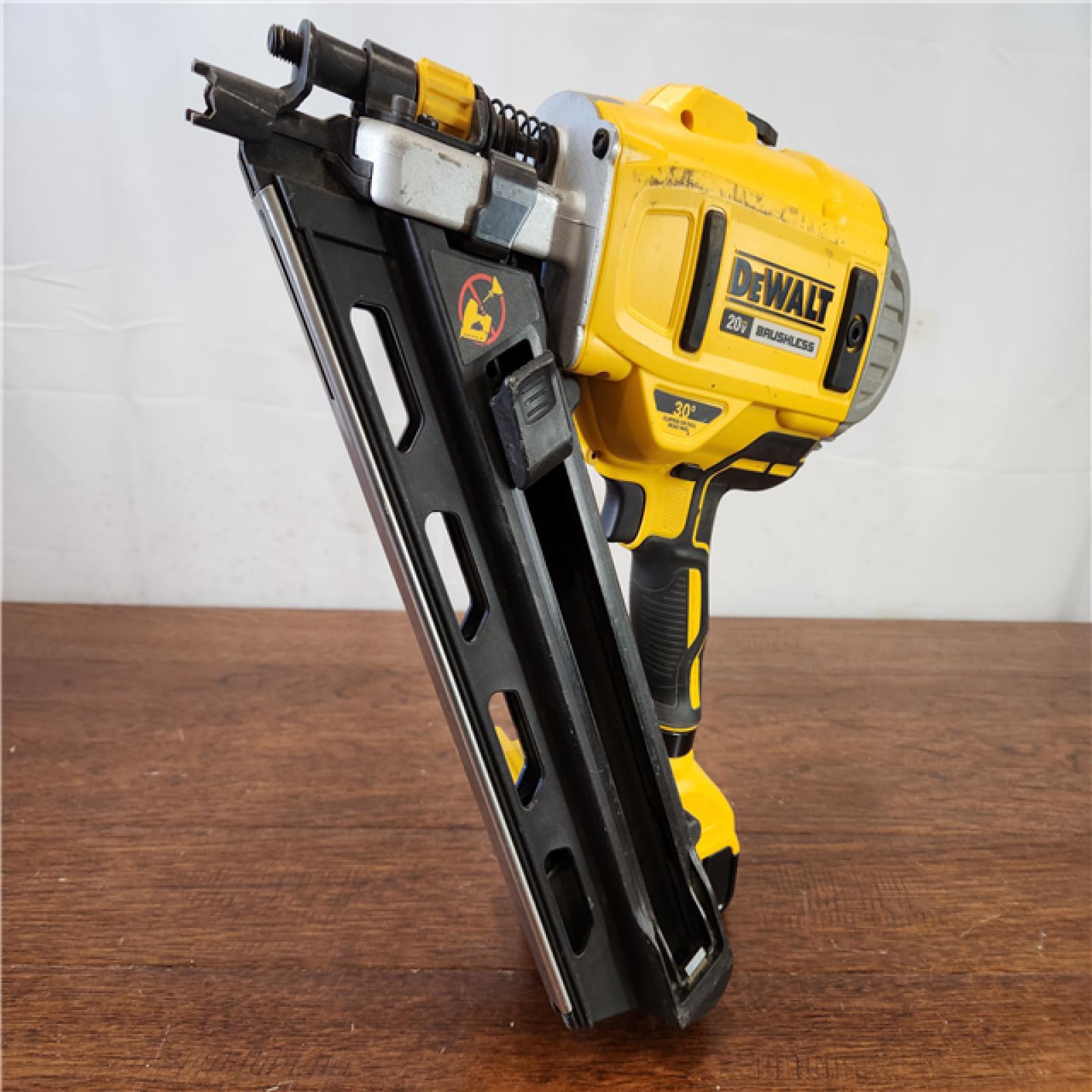 AS-IS DeWalt 20V MAX Cordless Brushless 2-Speed 30° Paper Collated Framing Nailer Kit