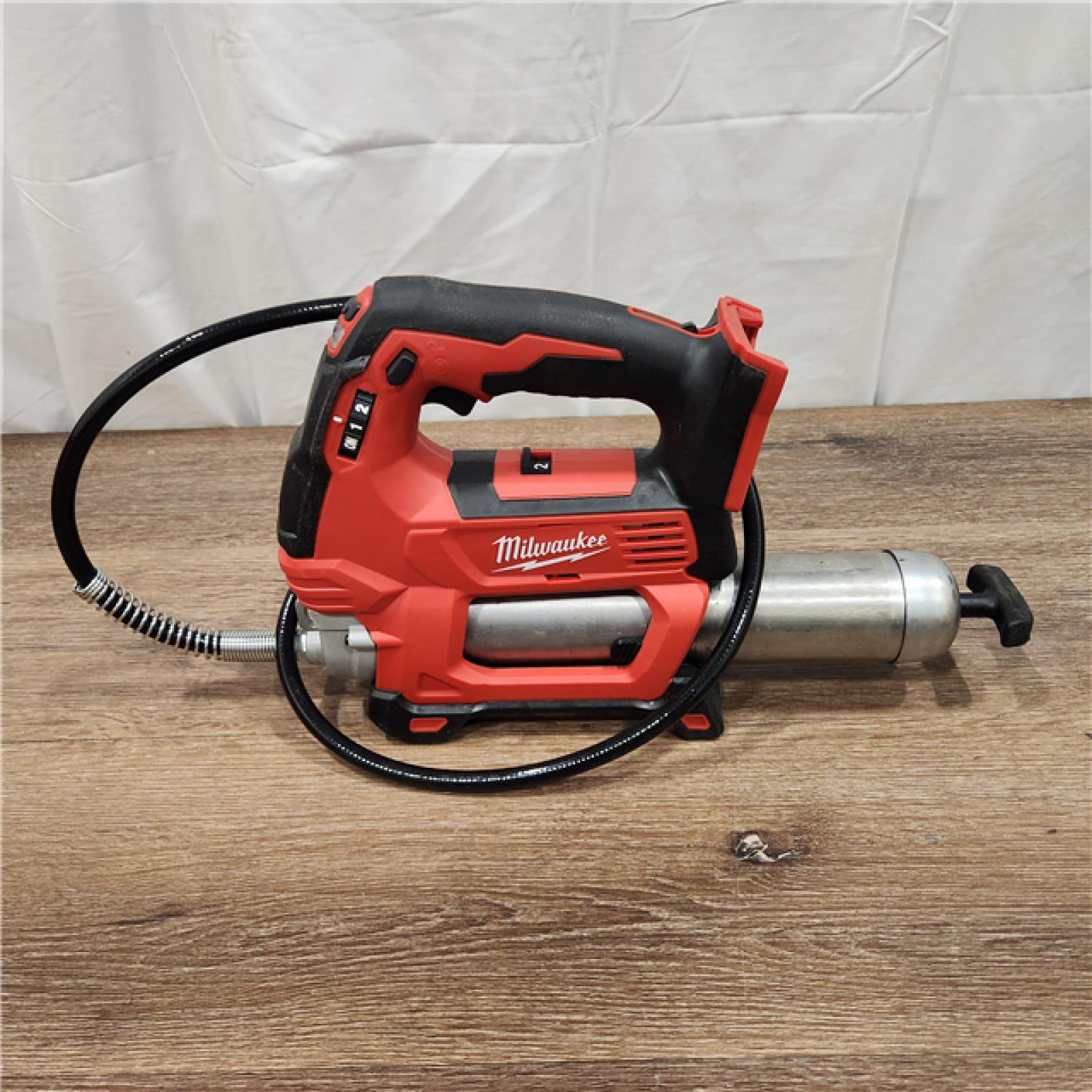 AS-IS Milwaukee Tool 10,000 PSI 14 Oz Battery-Operated Grease Gun - 48 Flexible Hose, 31 Strokes/oz | Part #2646-20
