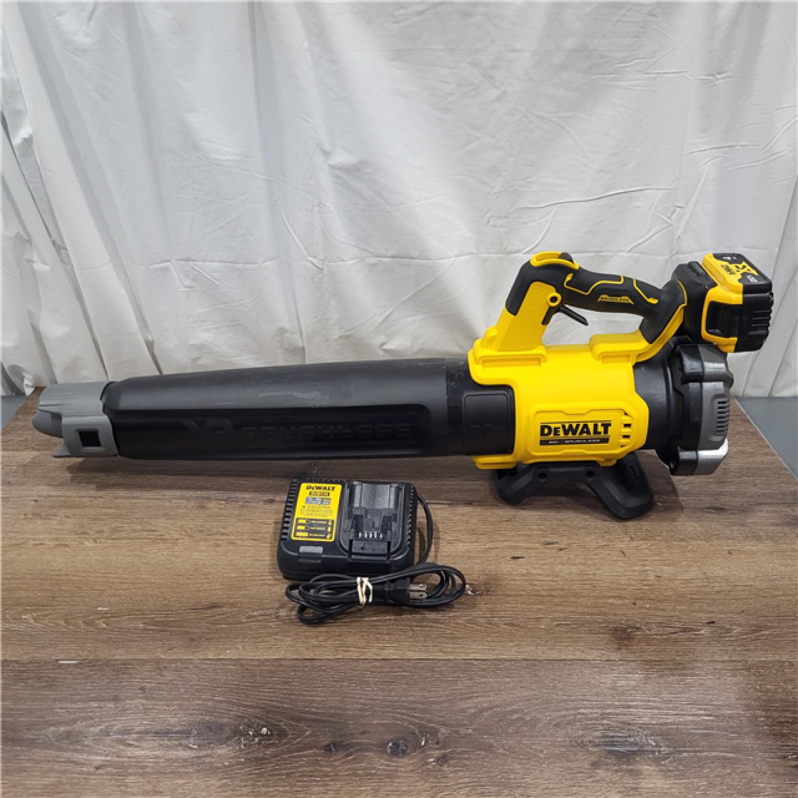 AS-IS DeWalt Brushless Cordless Battery Powered Handheld Leaf Blower KIT