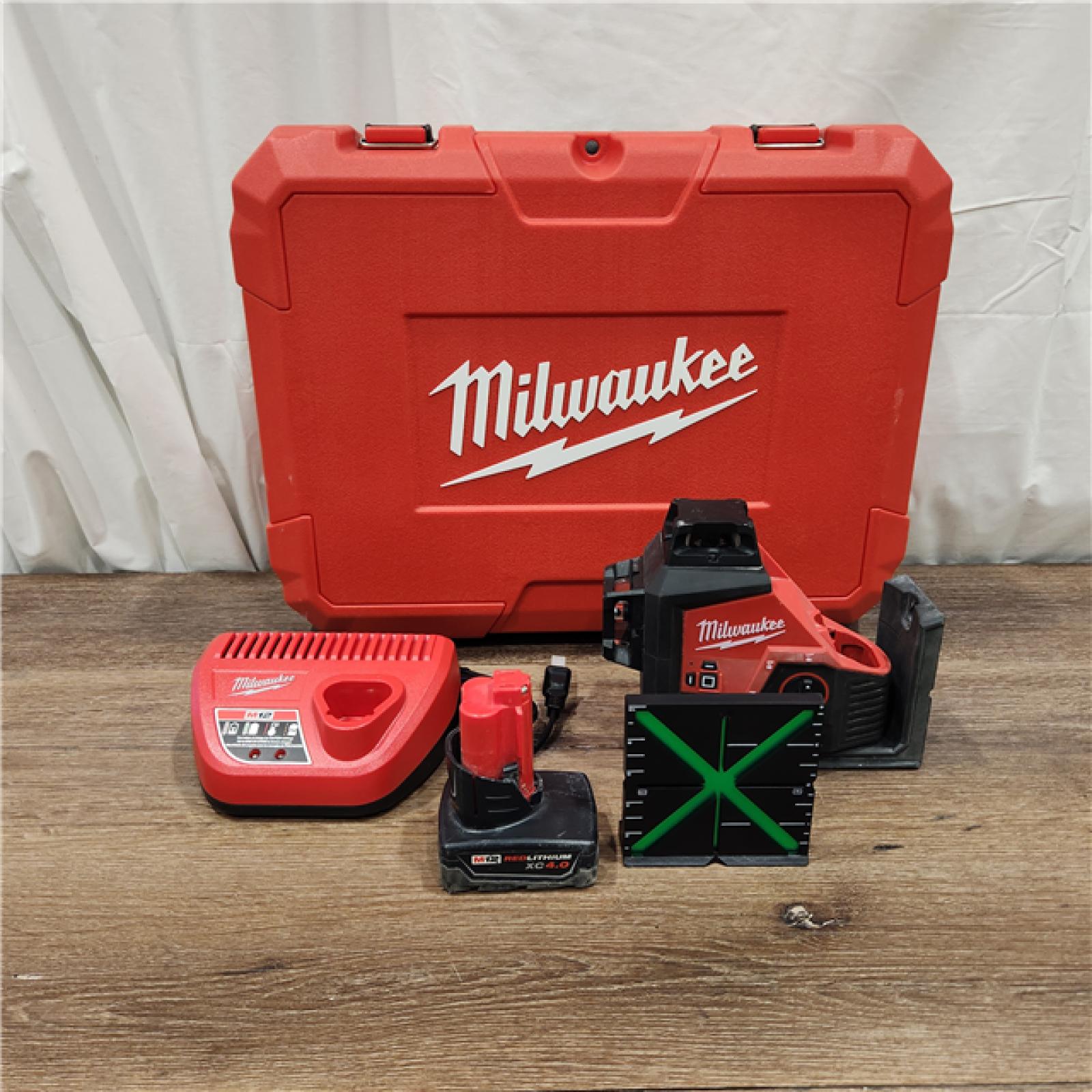 AS-IS Milwaukee-3632-21 M12 Green Beam Laser 360Â° 3-Plane Kit