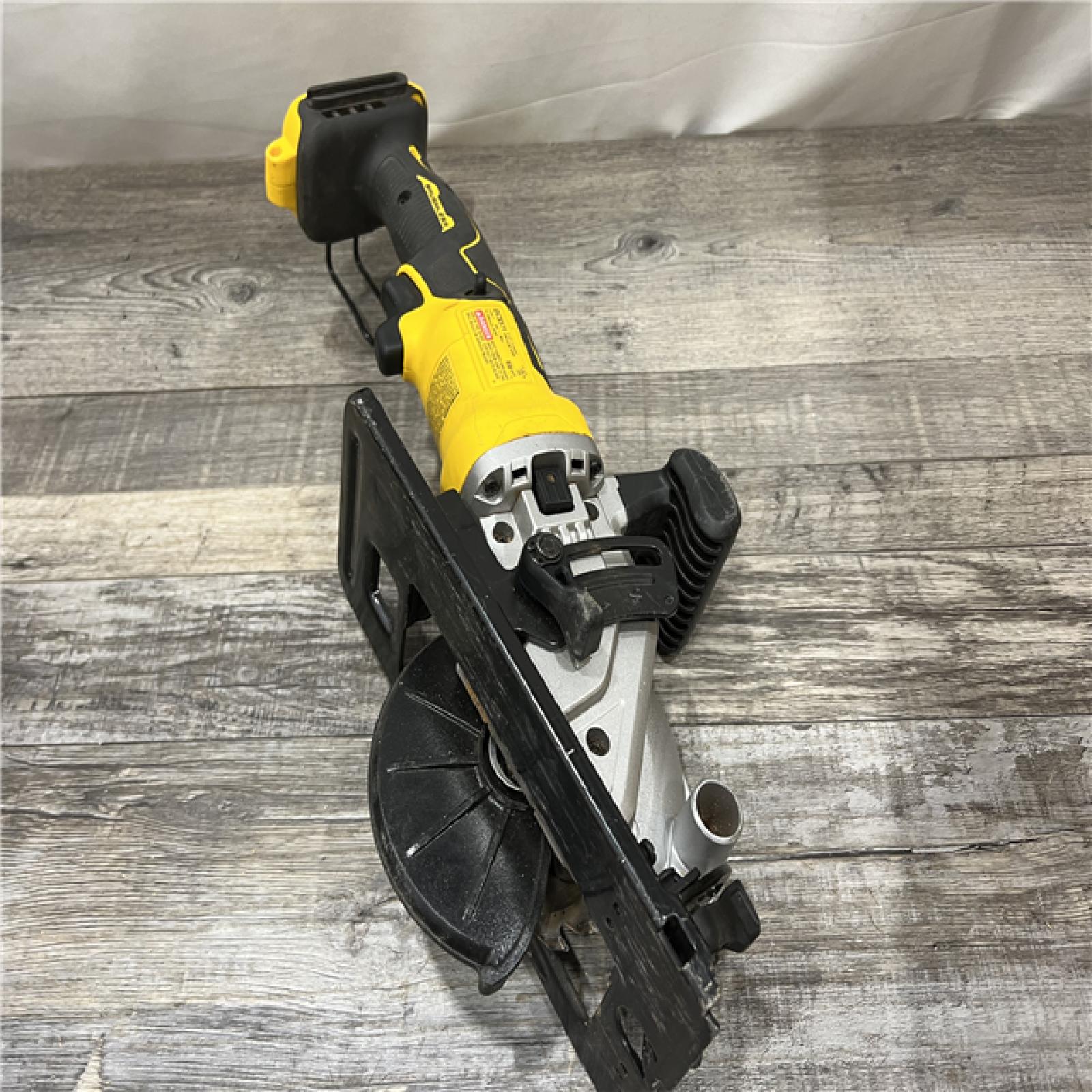 AS-IS DEWALT ATOMIC 20V MAX Cordless Brushless 4-1/2 in. Circular Saw (Tool Only)