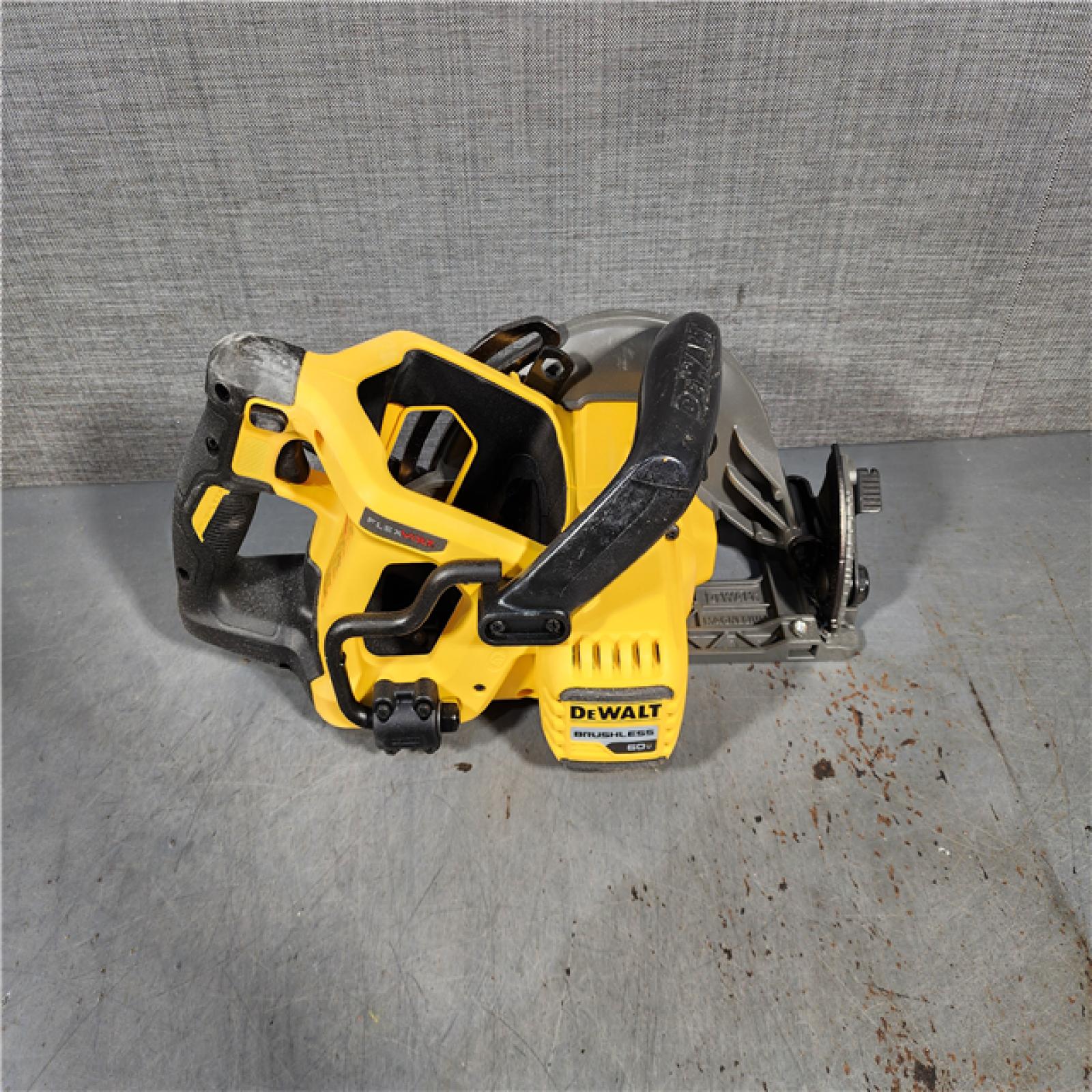 HOUSTON LOCATION - AS-IS DEWALT FLEXVOLT 60V MAX Cordless Brushless 7-1/4 in. Wormdrive Style Circular Saw (Tool Only)