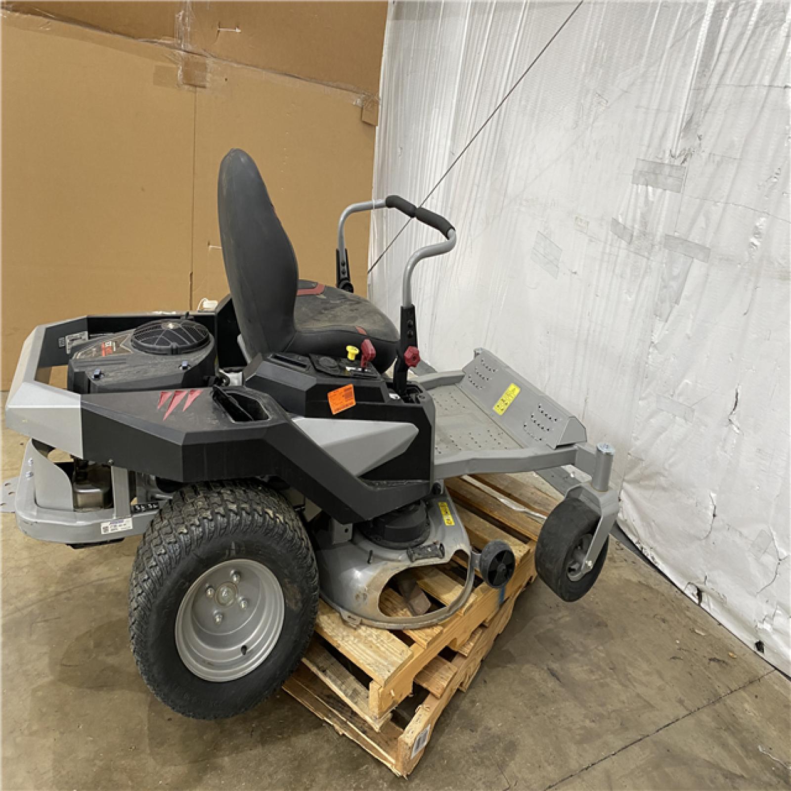 Houston Location - AS-IS Murray Briggs Stratton EX1900 Durable Riding Mower