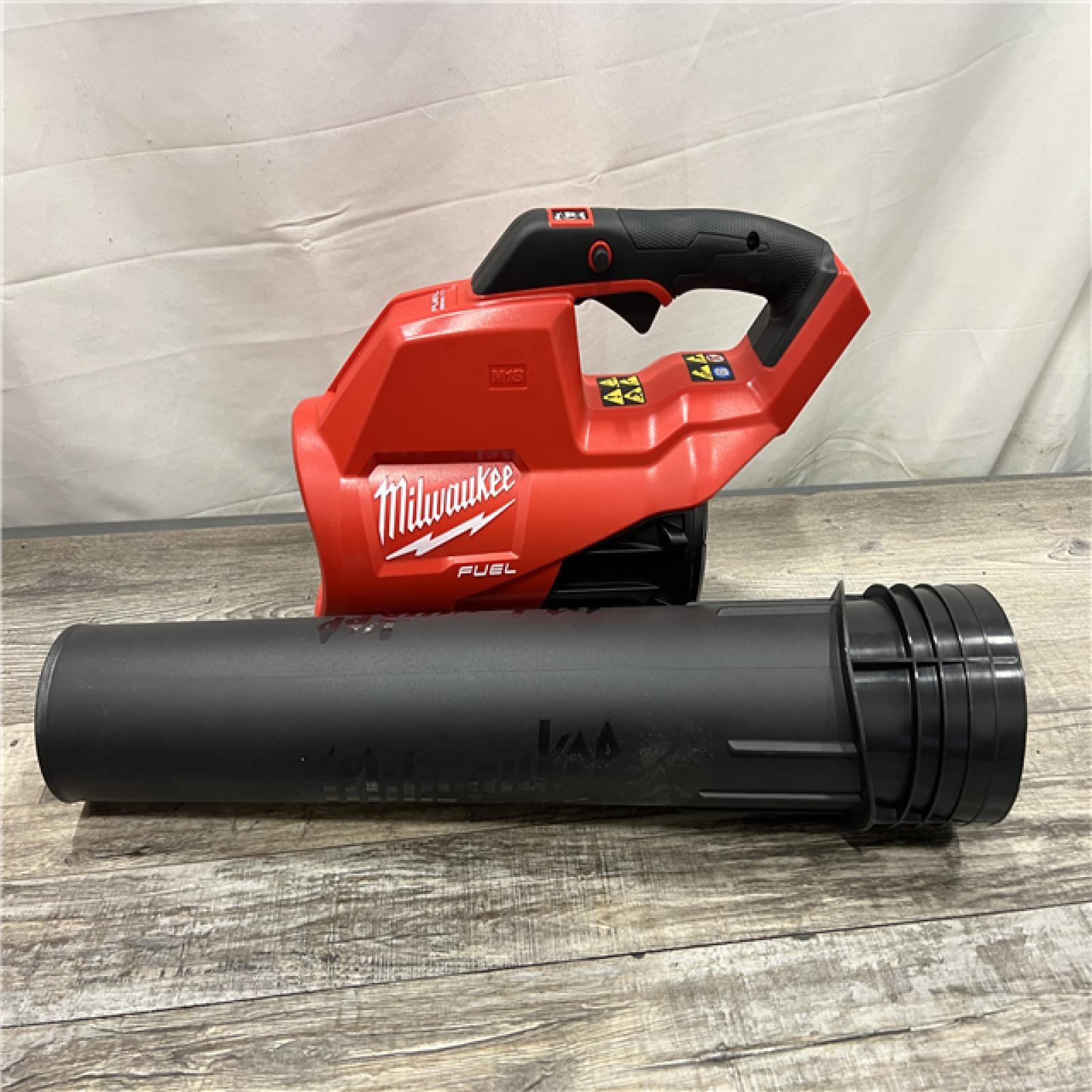 AS-IS Milwaukee M18 FUEL 120 MPH 450 CFM 18V Lithium-Ion Brushless Cordless Handheld Blower Kit with 8.0 Ah Battery, Rapid Charger