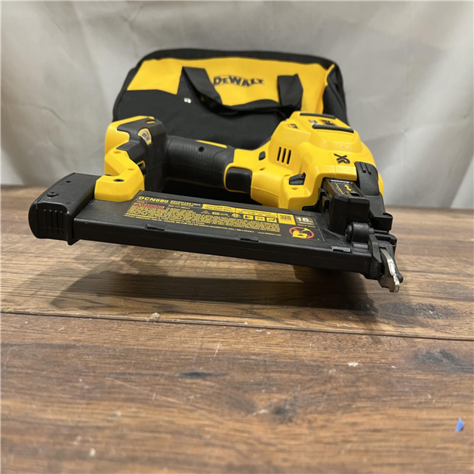 AS-IS DEWALT 20V MAX XR 18 Gauge Brad Nailer Kit