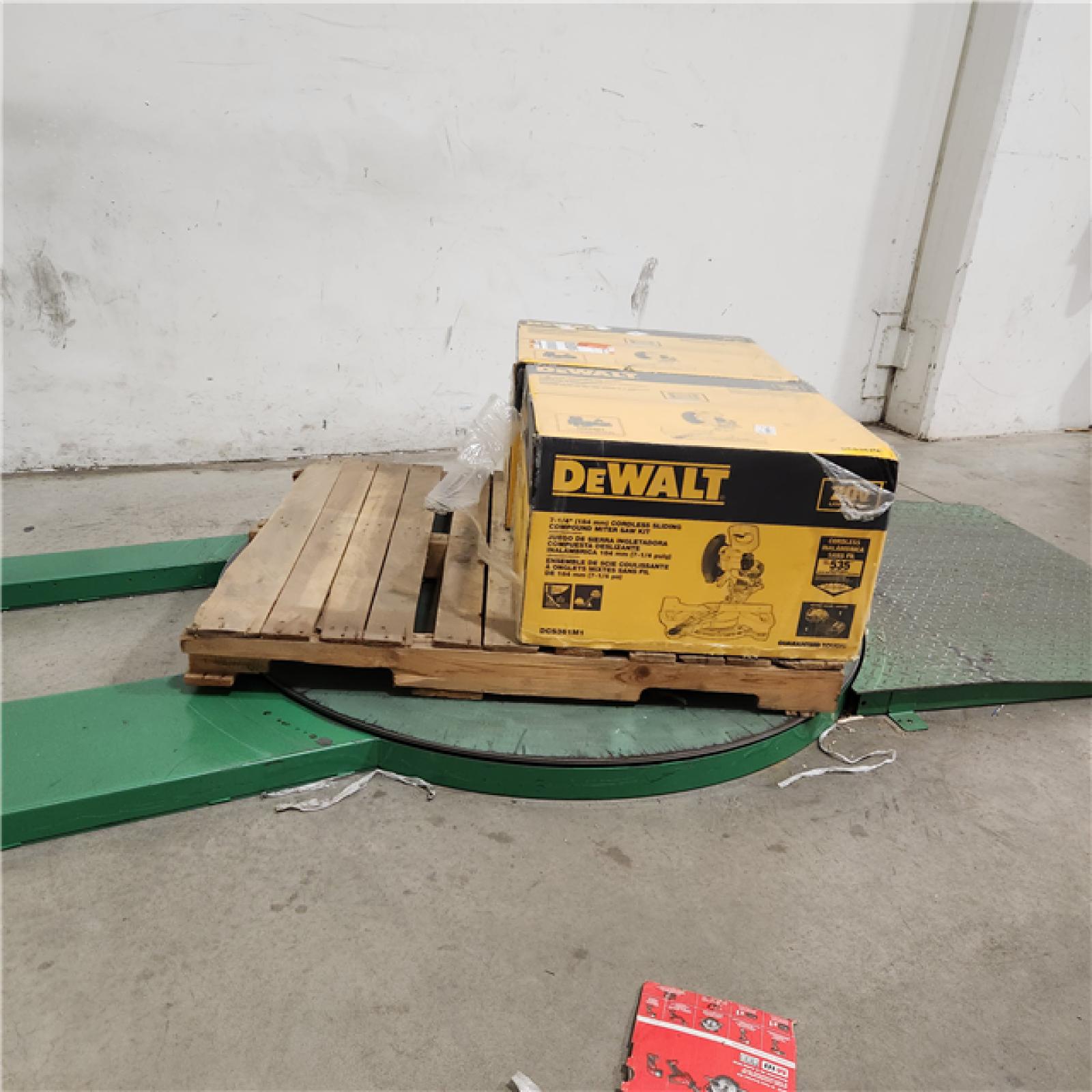 Dallas Location - NEW- 20V MAX* 7-1/4 in. Sliding Miter Saw KitL(ot Of 2)