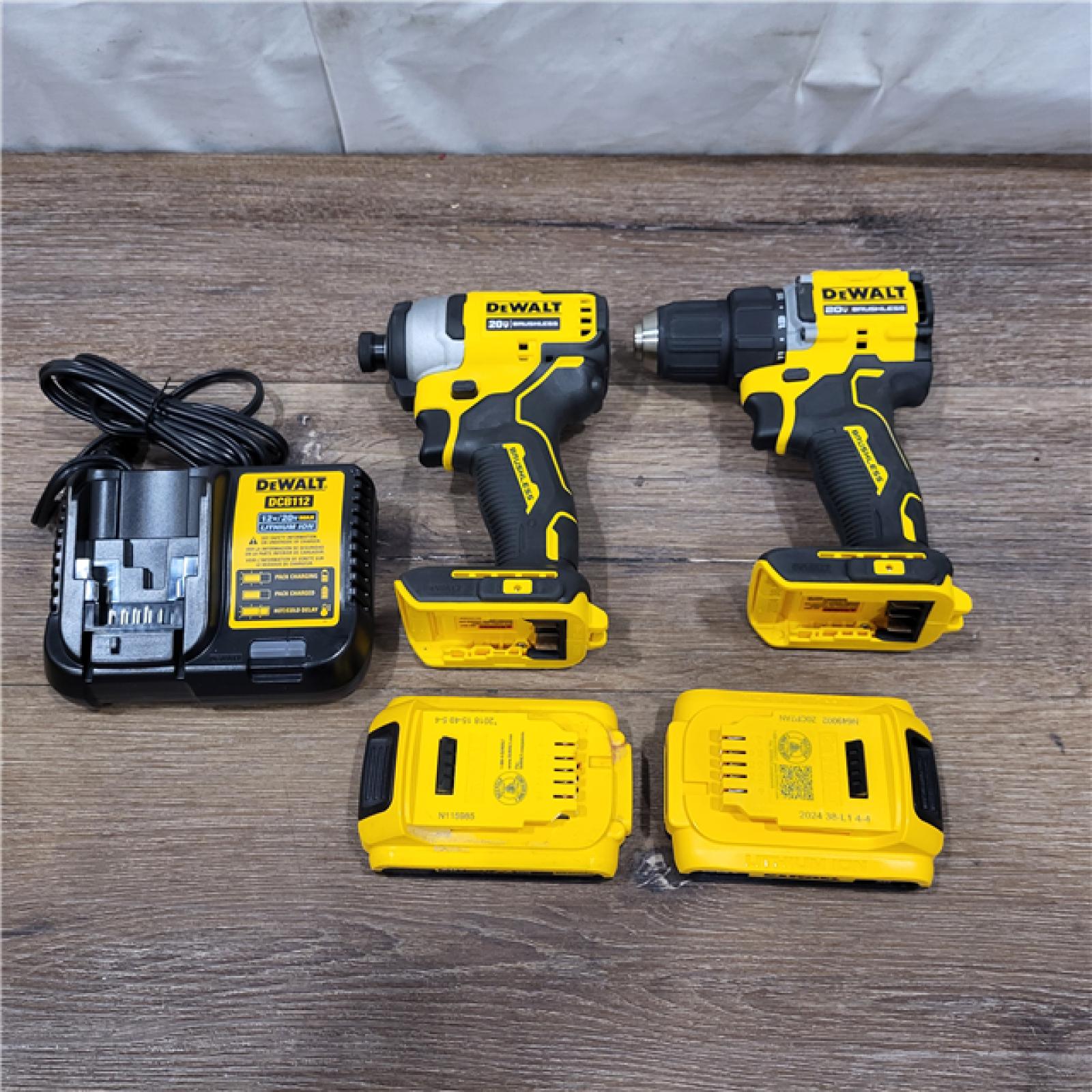 AS-IS DEWALT ATOMIC 20-Volt MAX Lithium-Ion Cordless Combo Kit (2-Tool) with (2) 2.0Ah Batteries, Charger and Bag