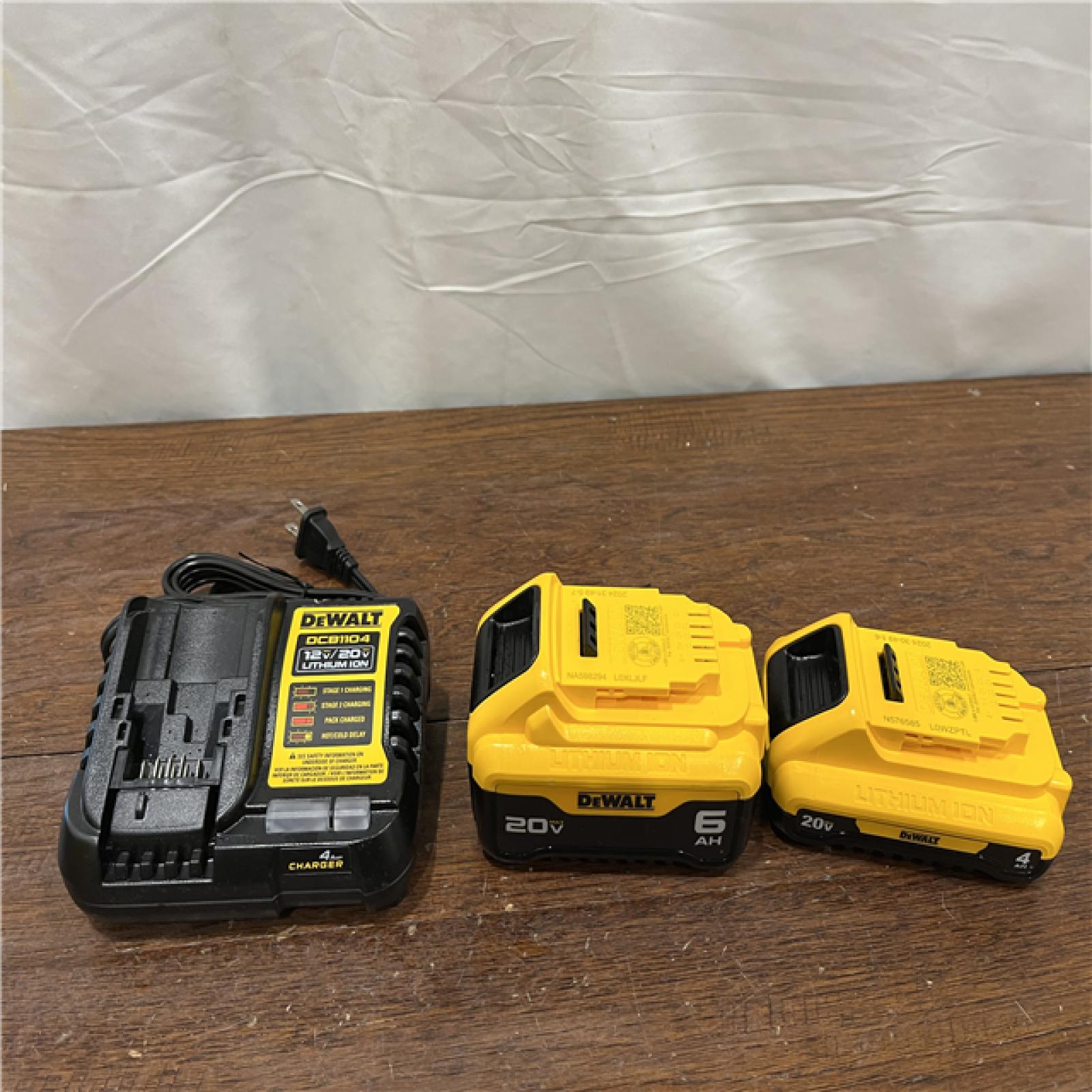 AS-ISDEWALT 20V MAX Lithium-Ion 6.0Ah and 4.0Ah Battery and Charger Starter Kit