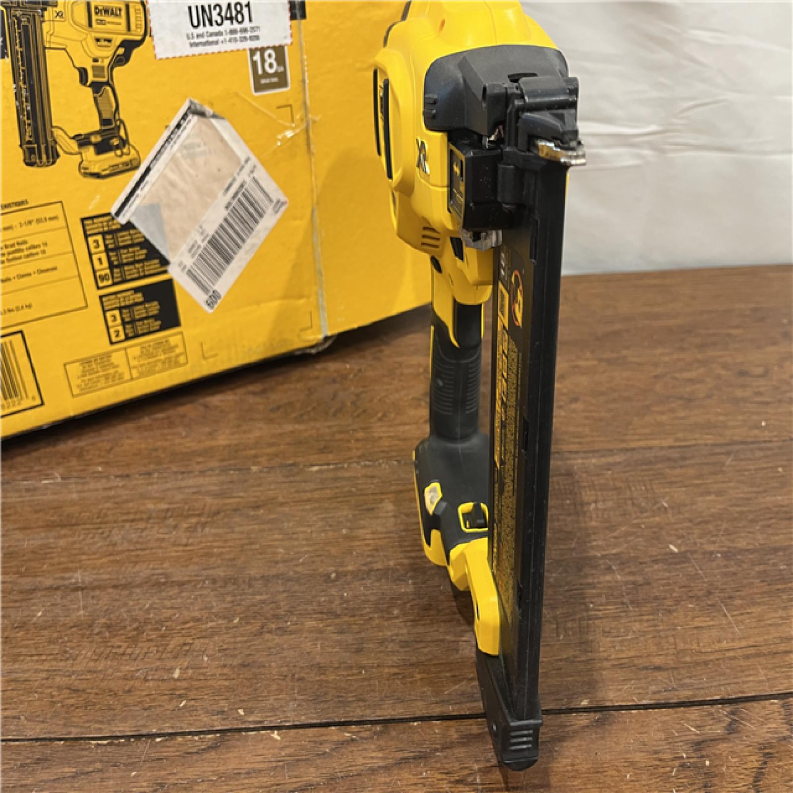 AS-IS DEWALT 20V MAX XR 18 Gauge Brad Nailer Kit