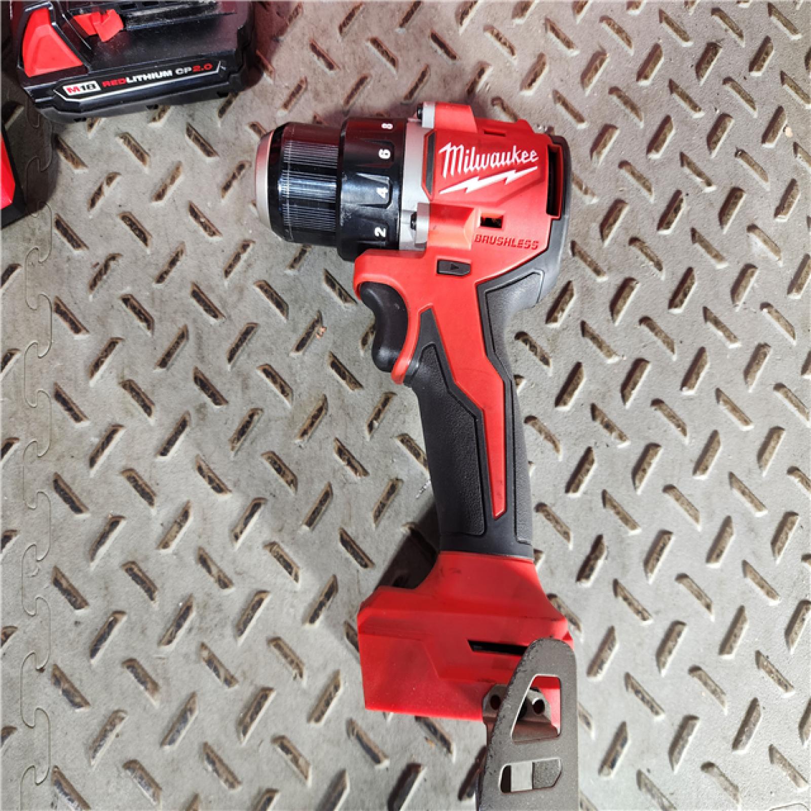 HOUSTON LOCATION - AS-IS Milwaukee M18 Compact Brushless Cordless 1/2 in. Drill/Driver Kit