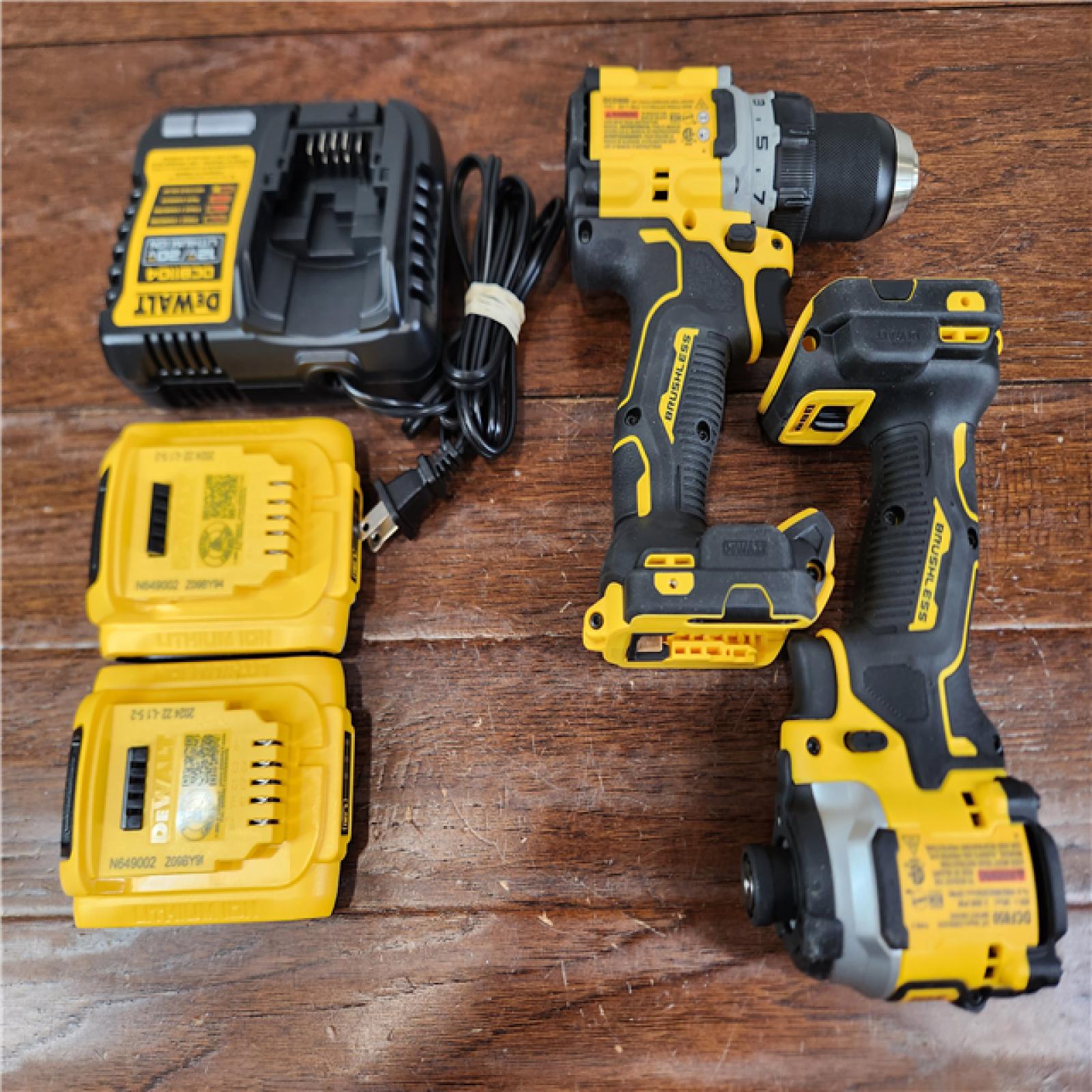 AS-IS DEWALT ATOMIC 20V MAX Brushless Cordless Drill/Driver and Impact Driver (2-Tool) Combo Kit